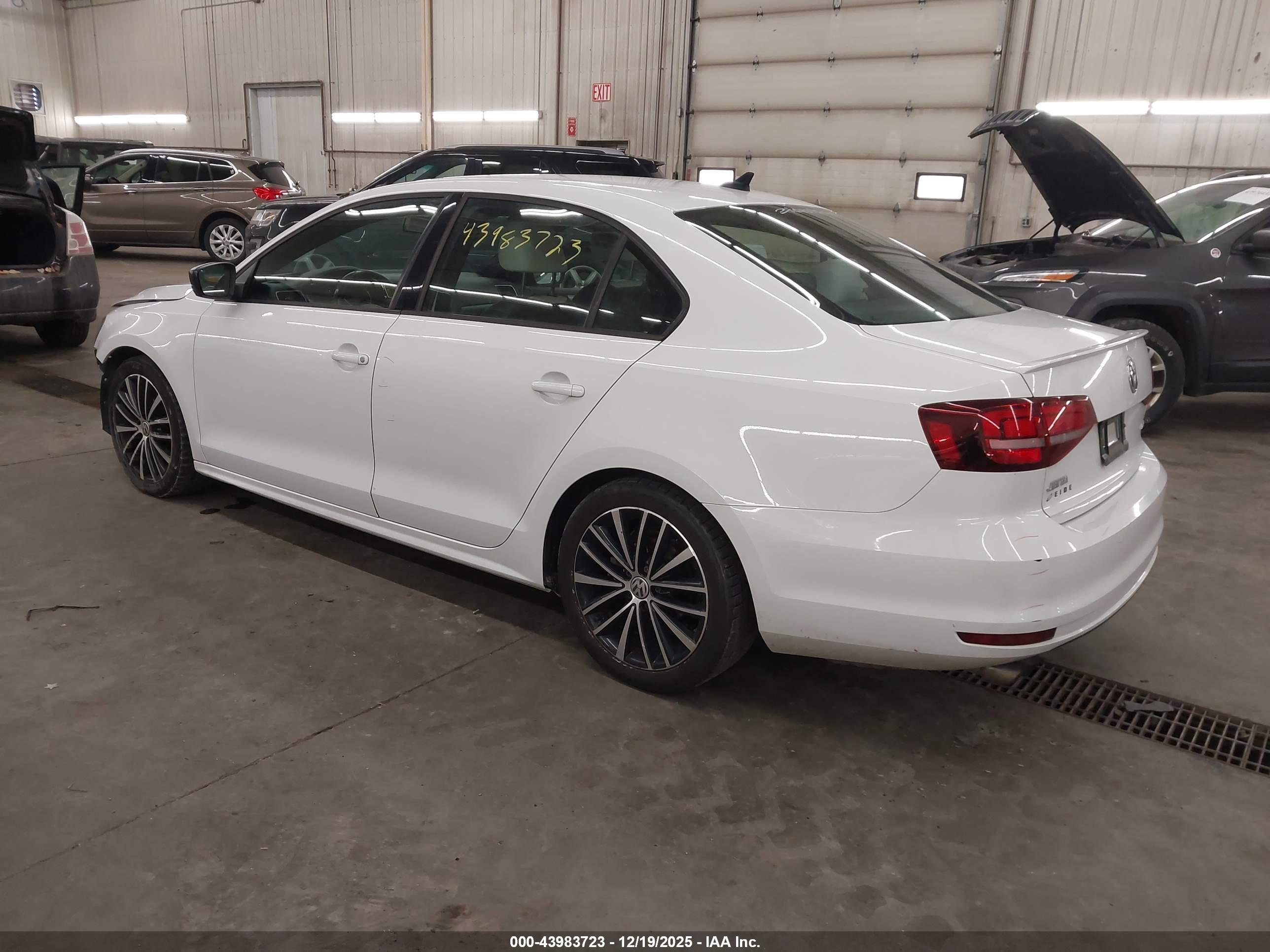 VOLKSWAGEN JETTA image 3