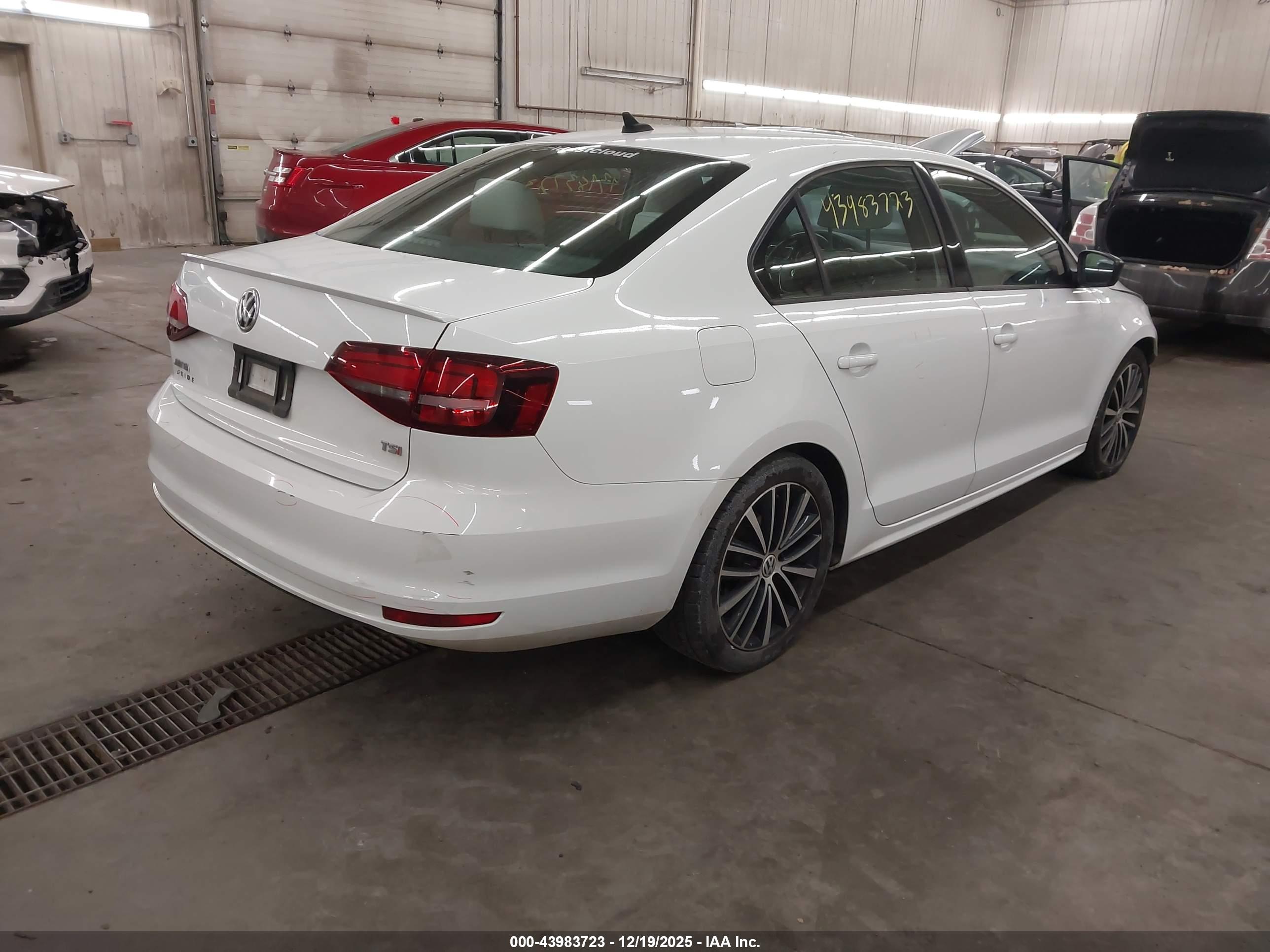 VOLKSWAGEN JETTA image 4