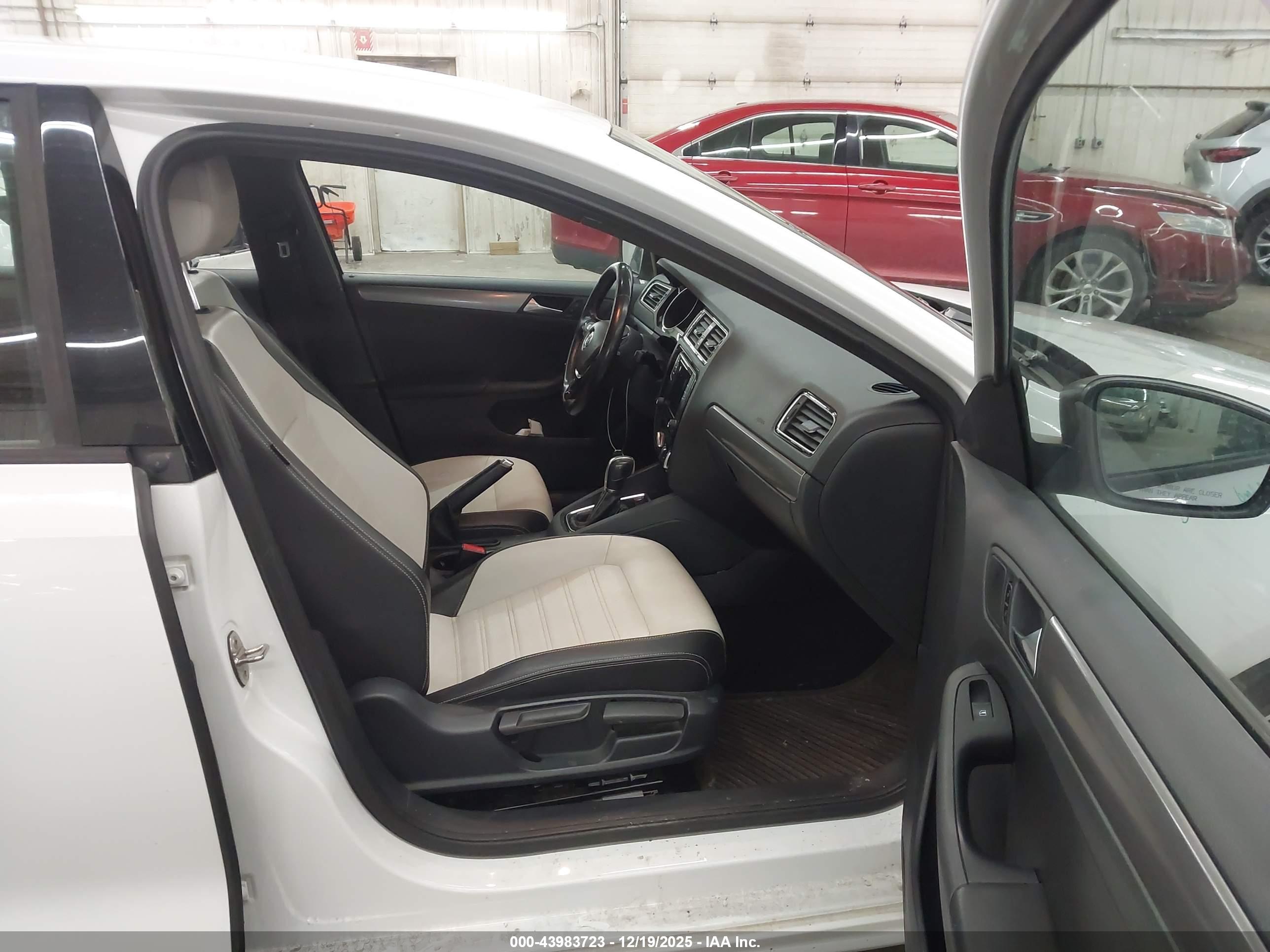 VOLKSWAGEN JETTA image 5