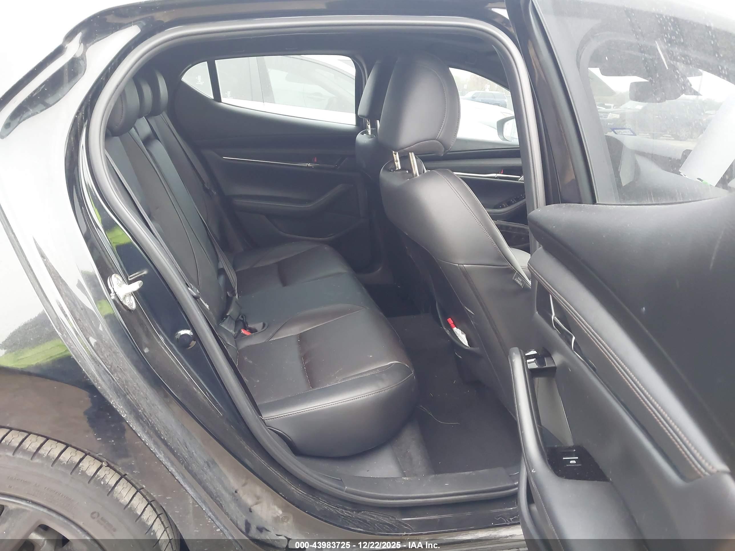 MAZDA MAZDA3 image 8