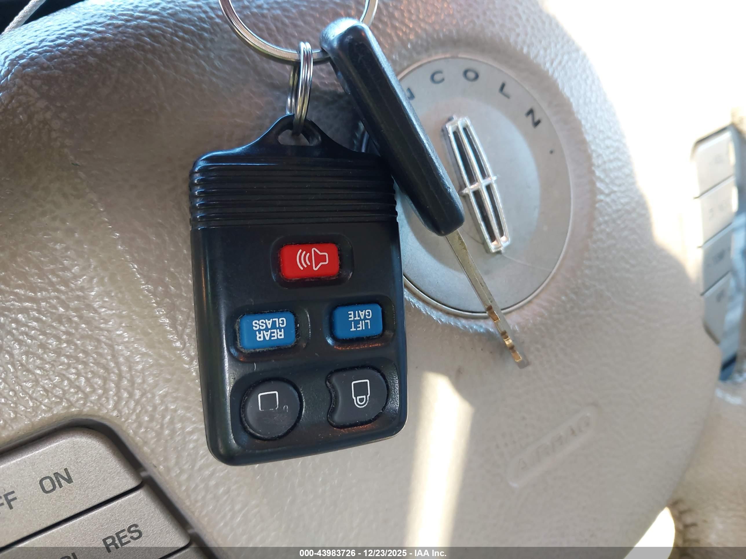 LINCOLN NAVIGATOR image 11