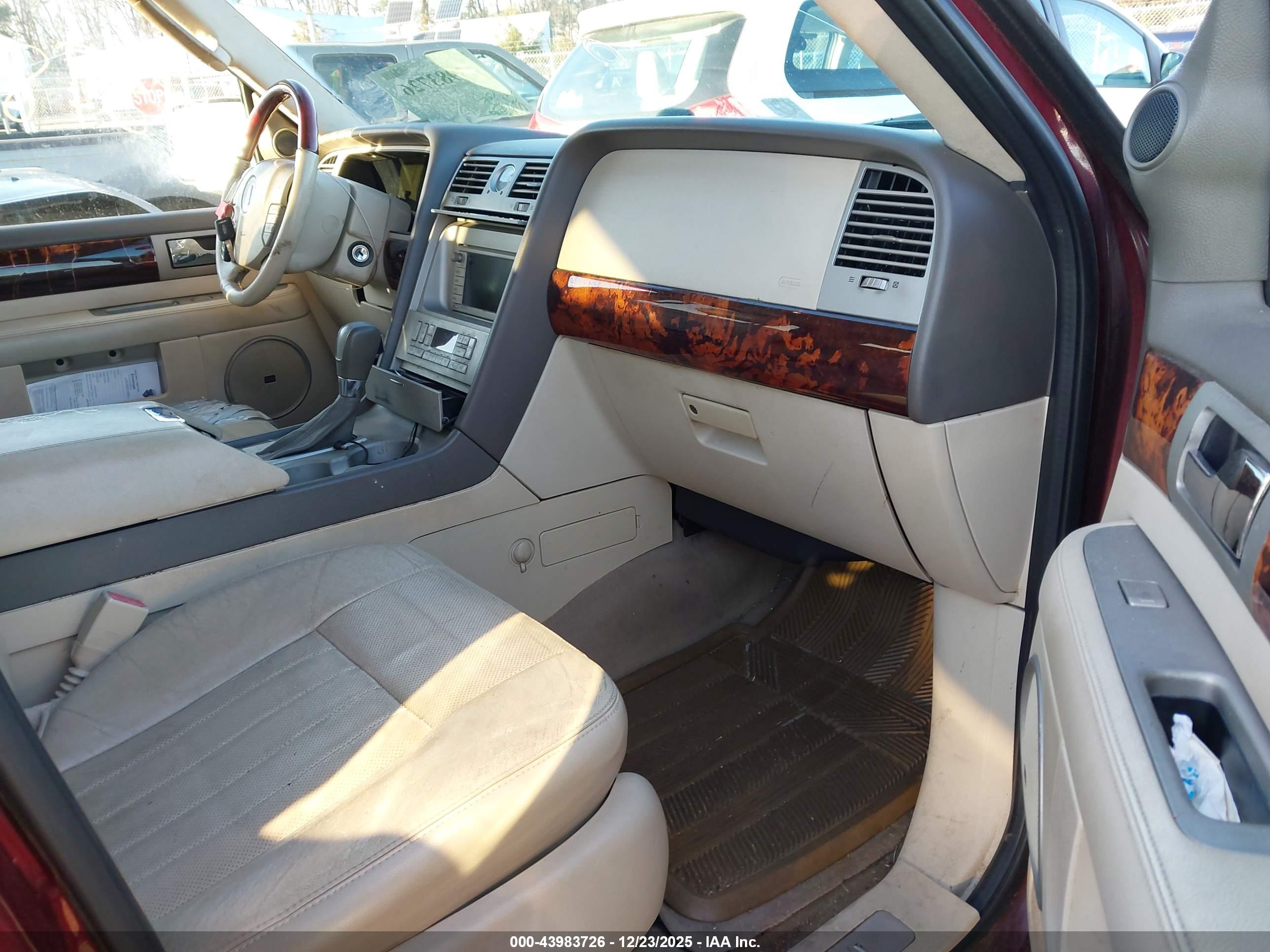 LINCOLN NAVIGATOR image 5