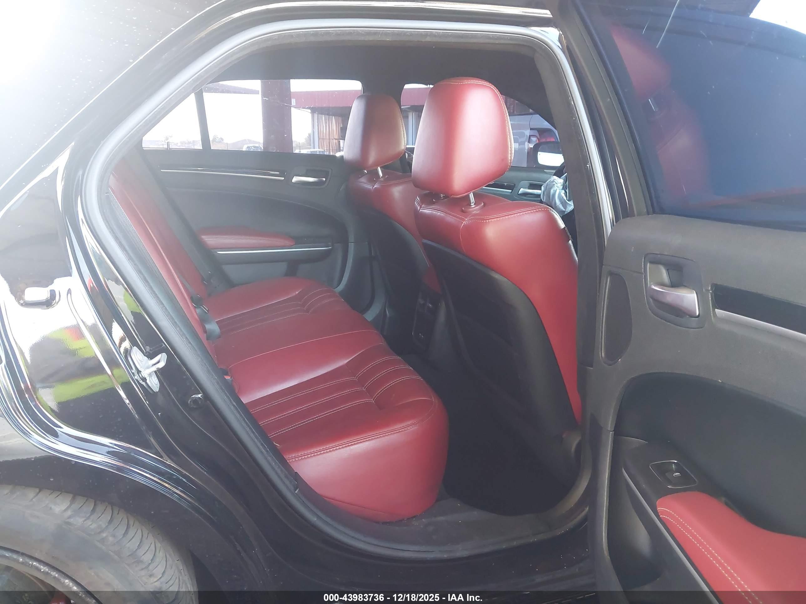 CHRYSLER 300 image 8