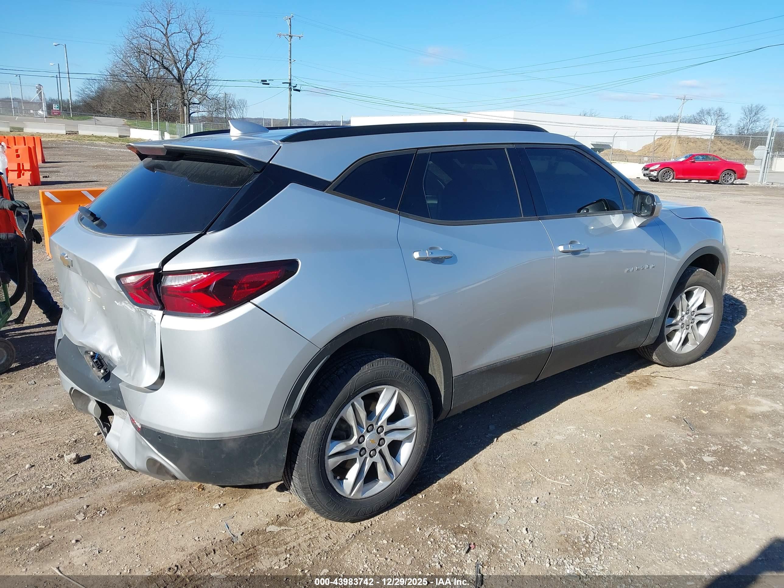 CHEVROLET BLAZER image 4