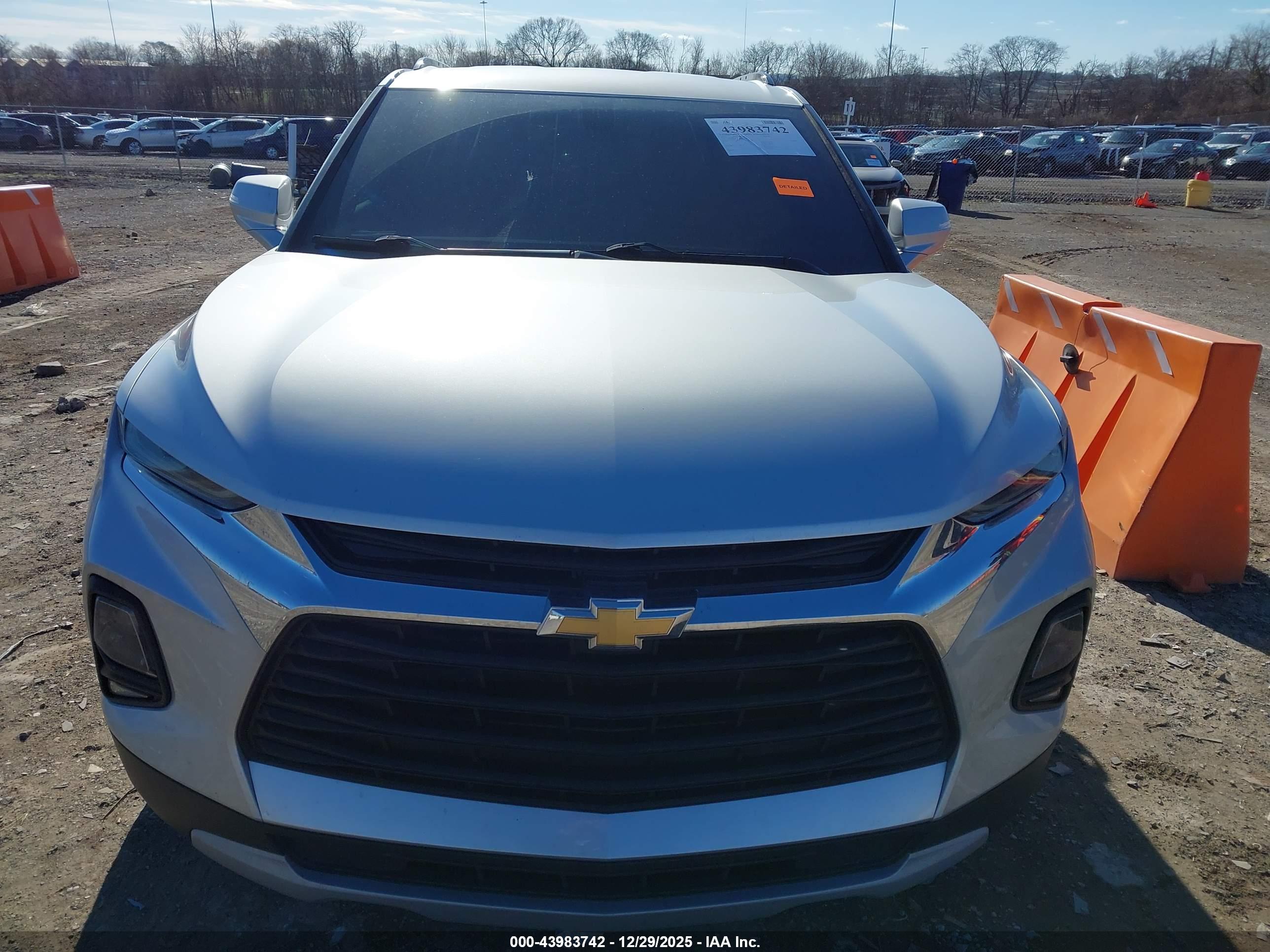 CHEVROLET BLAZER image 6