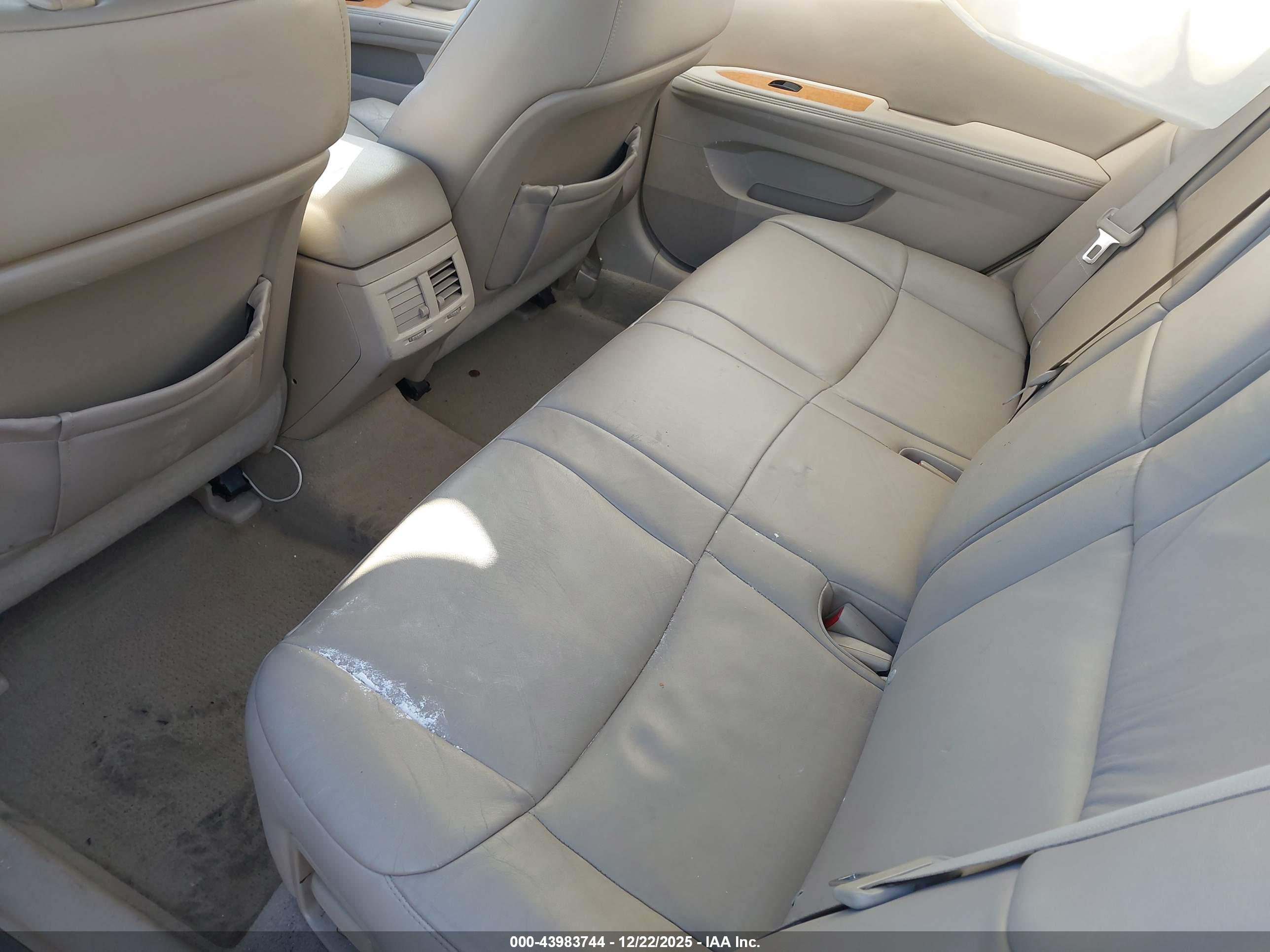 TOYOTA AVALON image 8