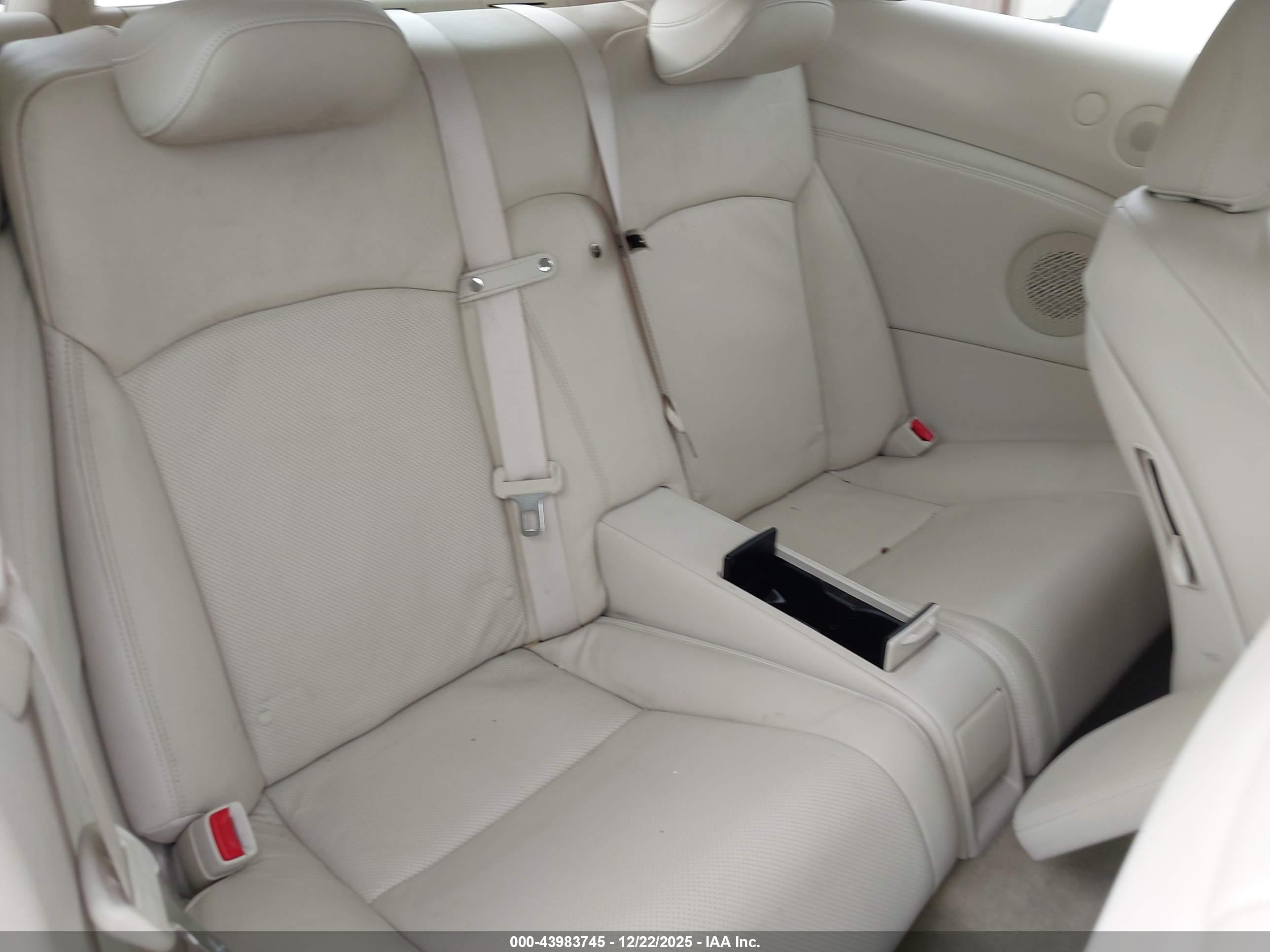 LEXUS IS image 8