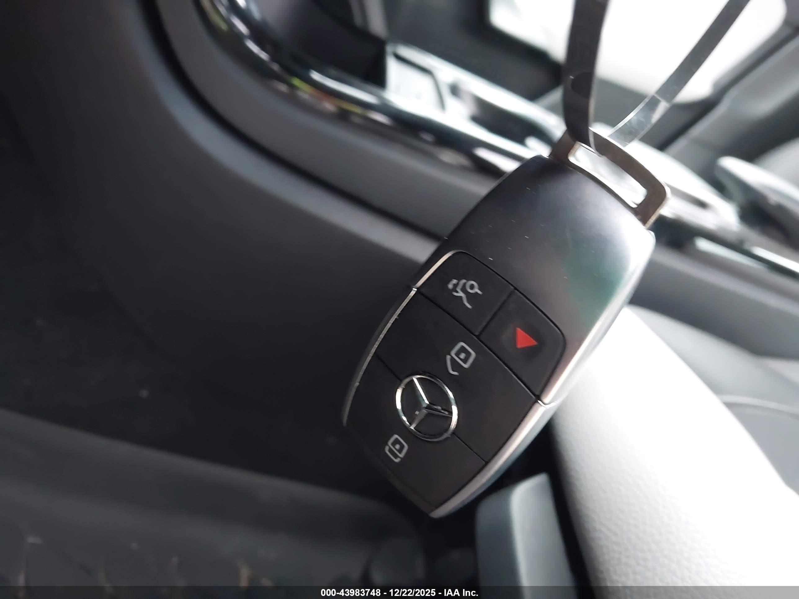 MERCEDES-BENZ A image 11