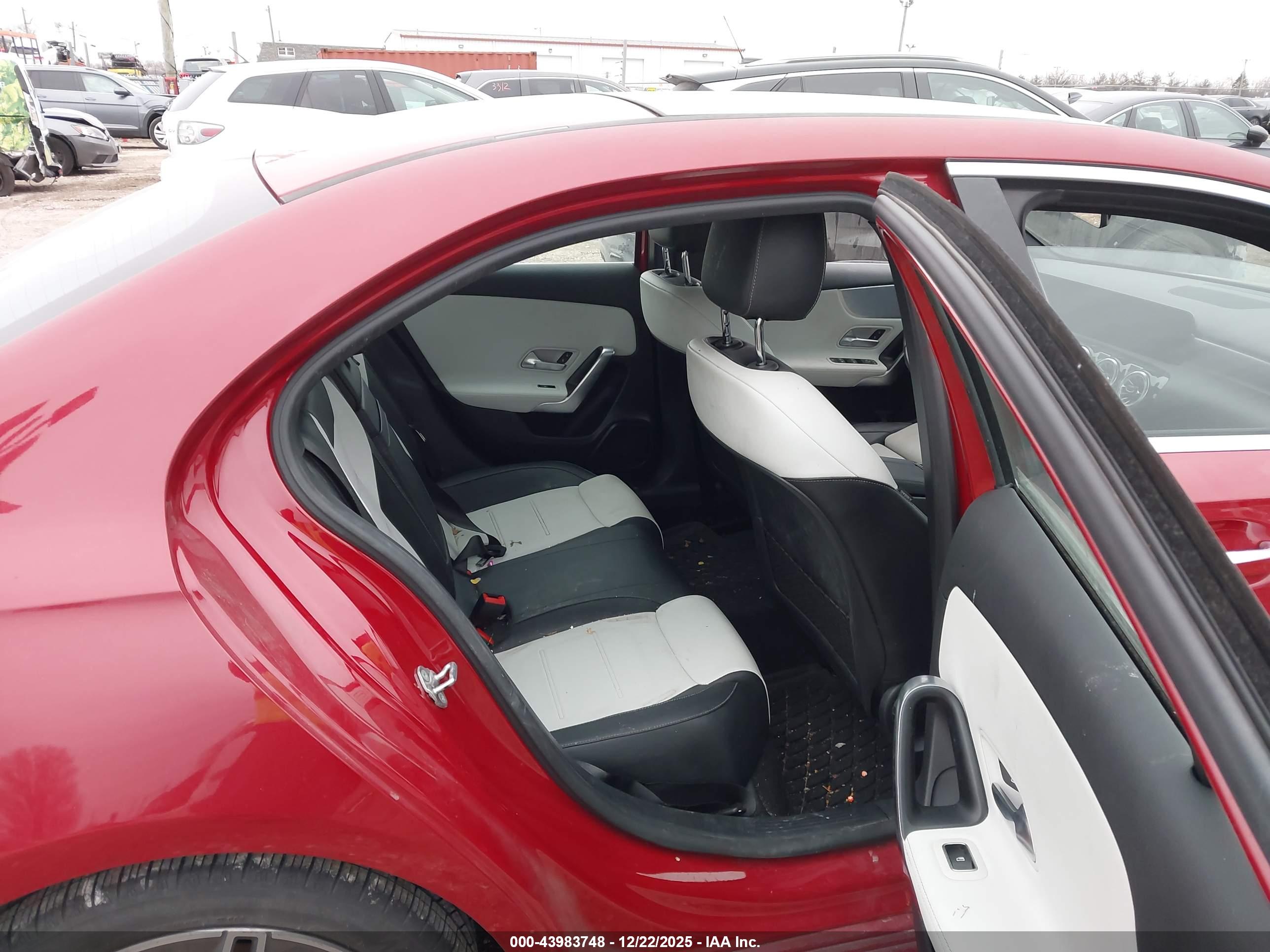 MERCEDES-BENZ A image 8
