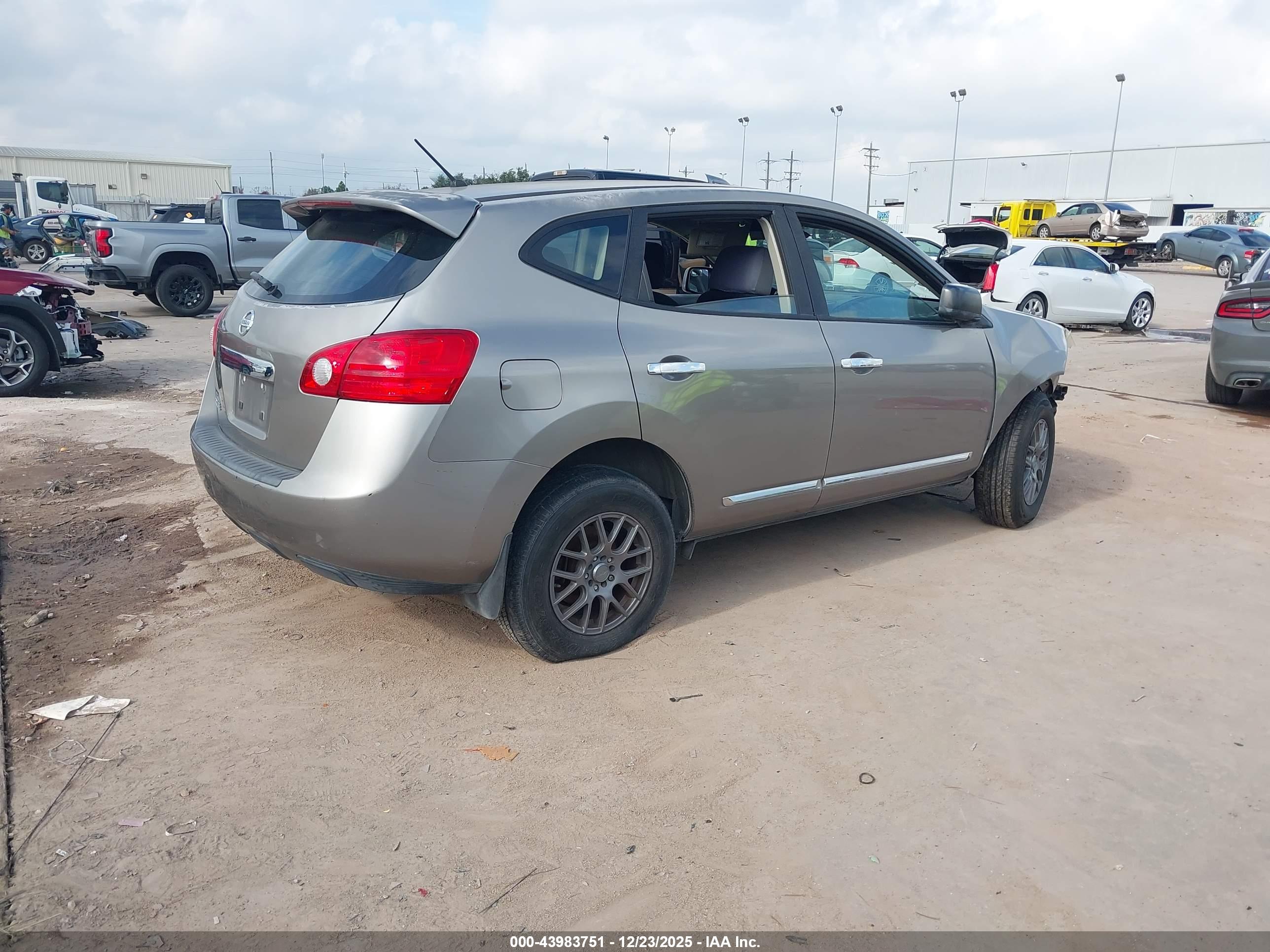 NISSAN ROGUE image 4