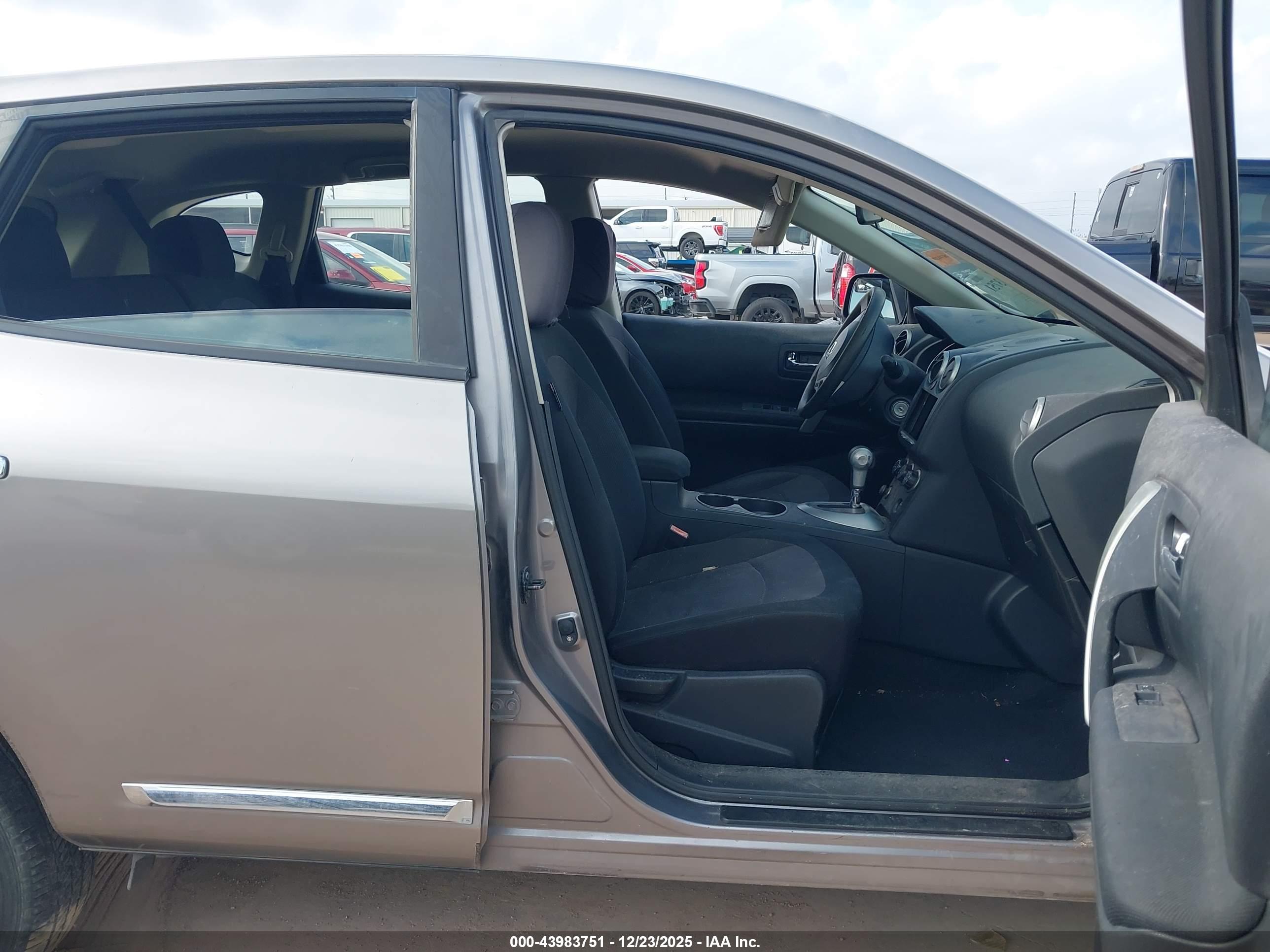 NISSAN ROGUE image 5