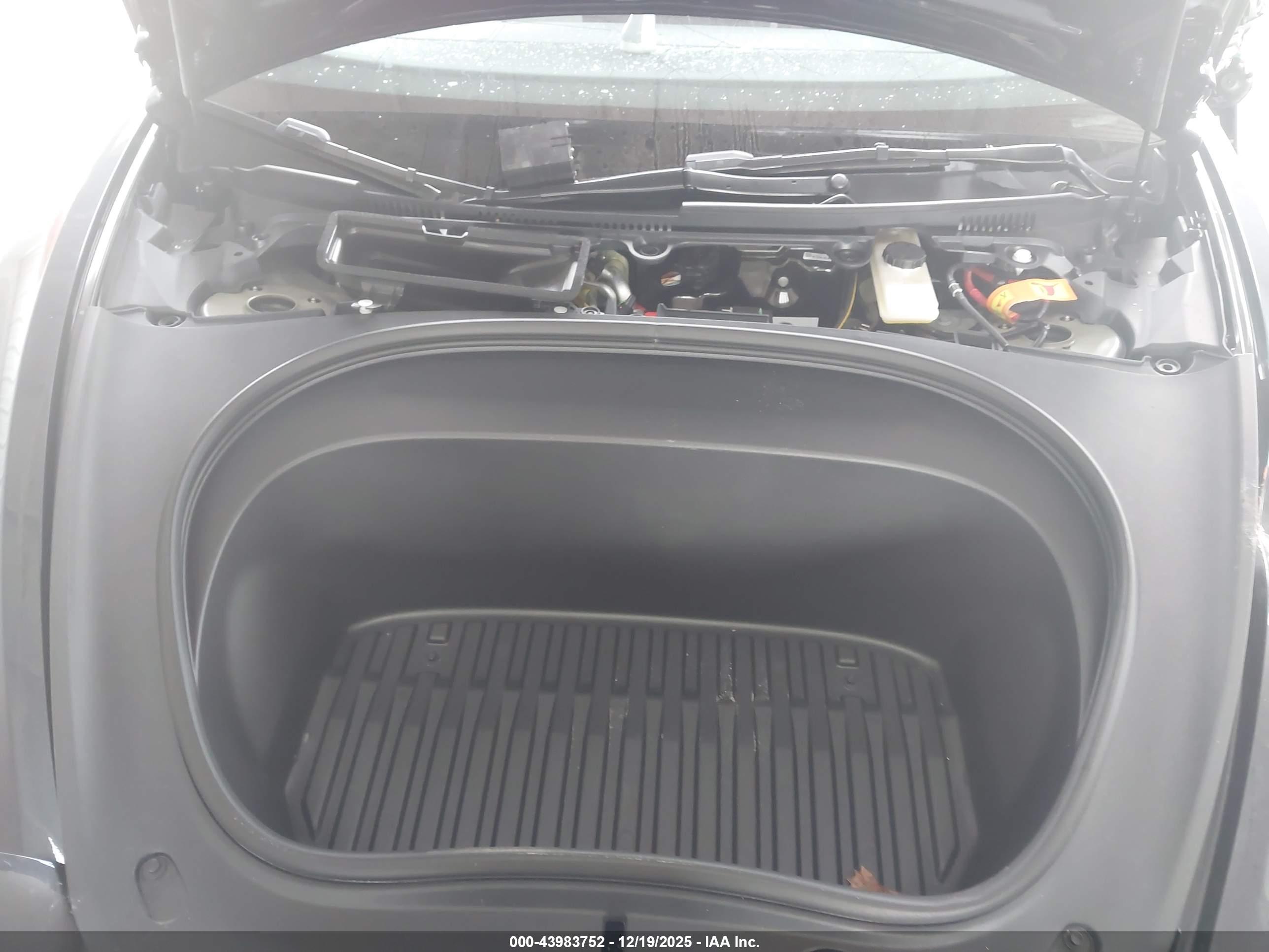 TESLA MODEL image 10