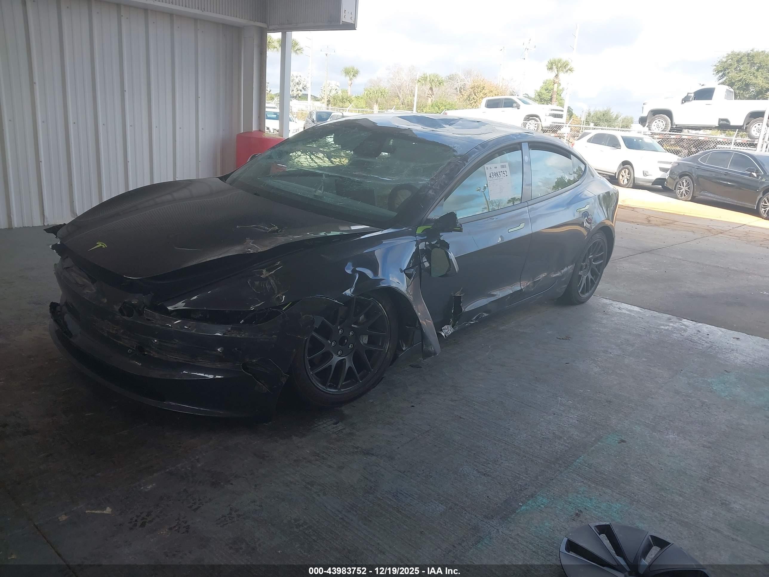 TESLA MODEL image 2