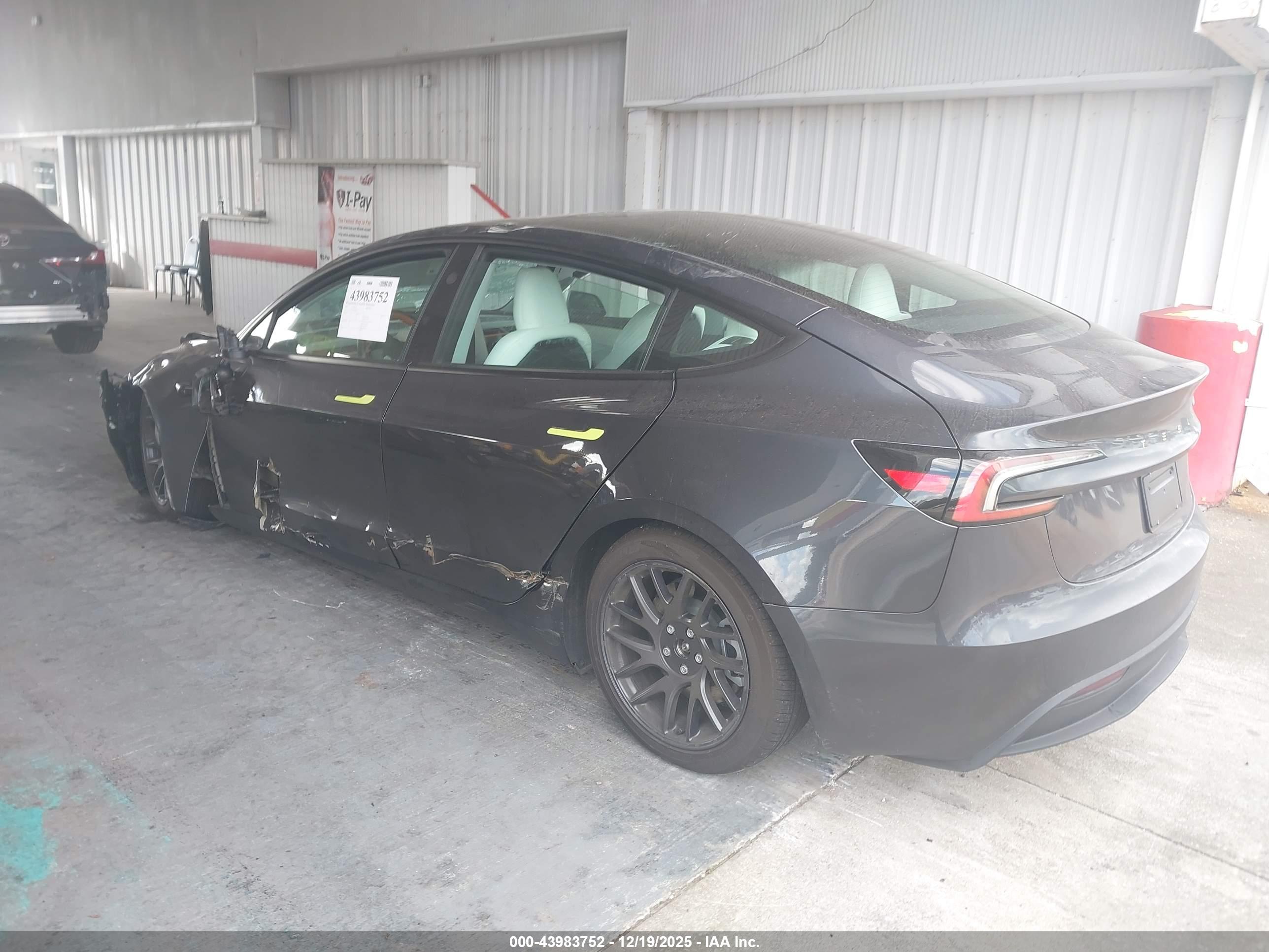 TESLA MODEL image 3