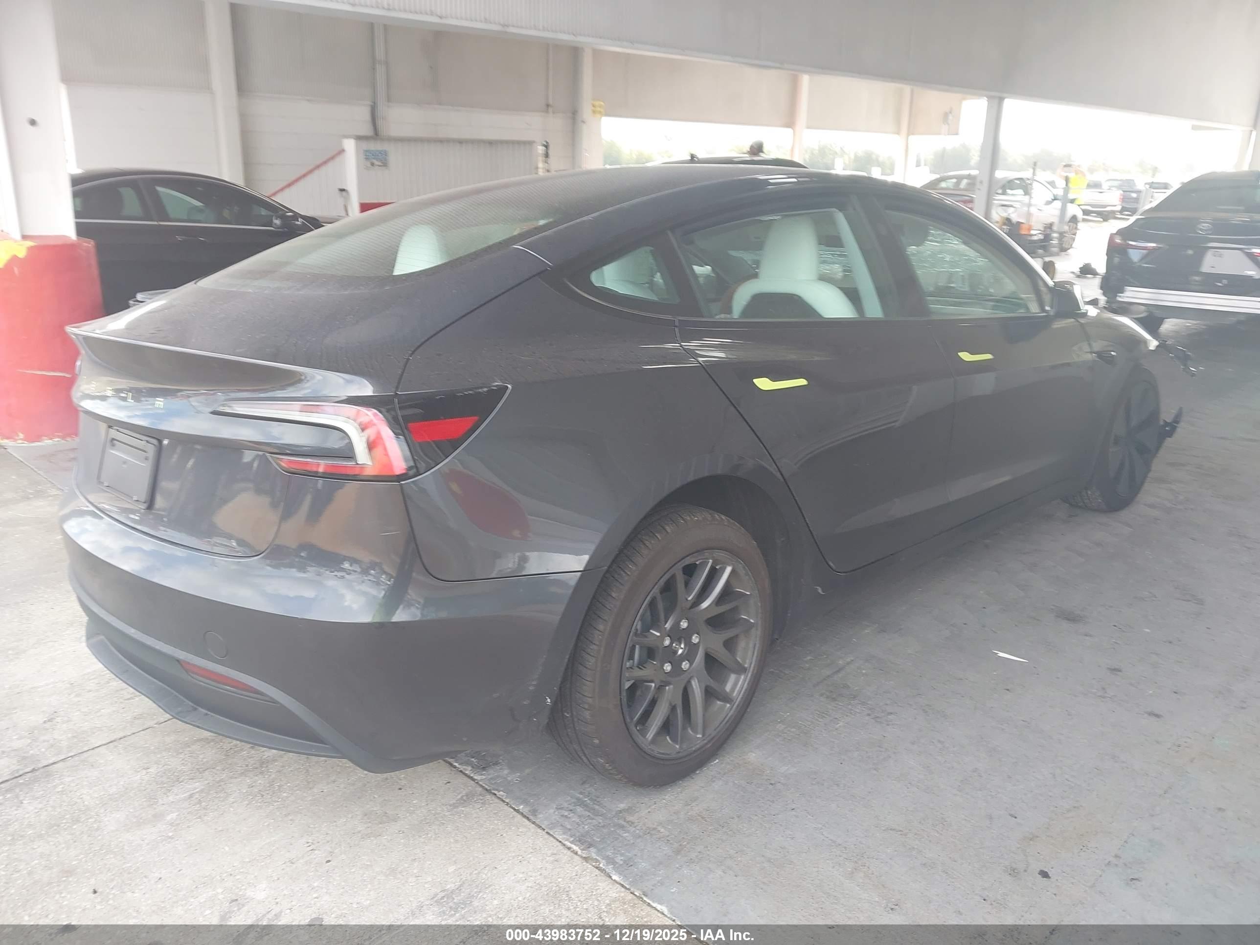 TESLA MODEL image 4