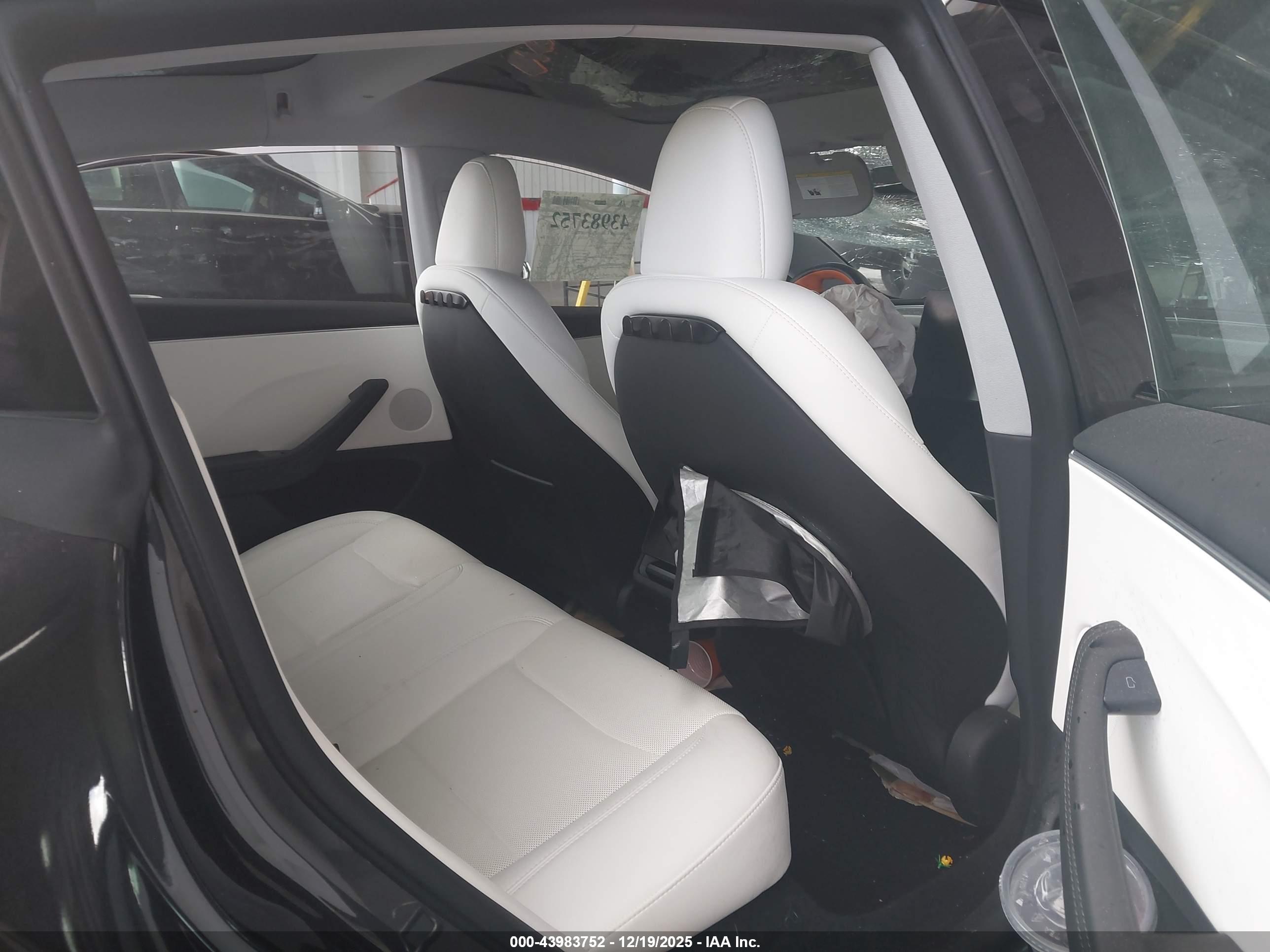 TESLA MODEL image 8