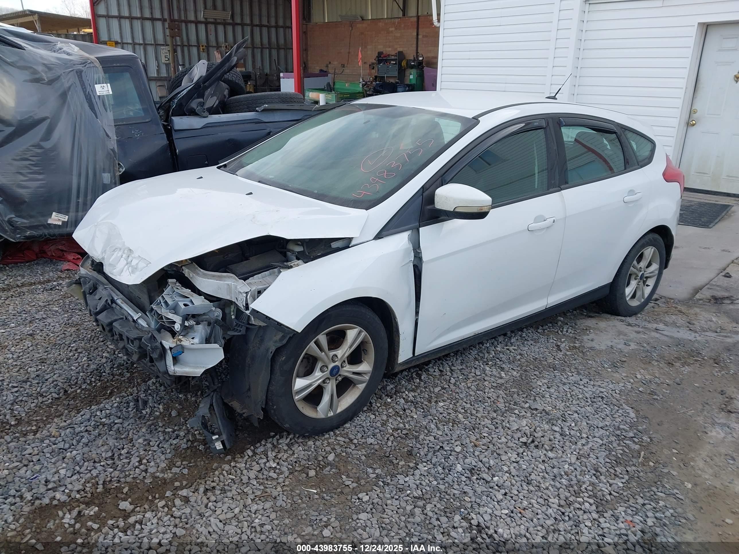 FORD FOCUS image 2
