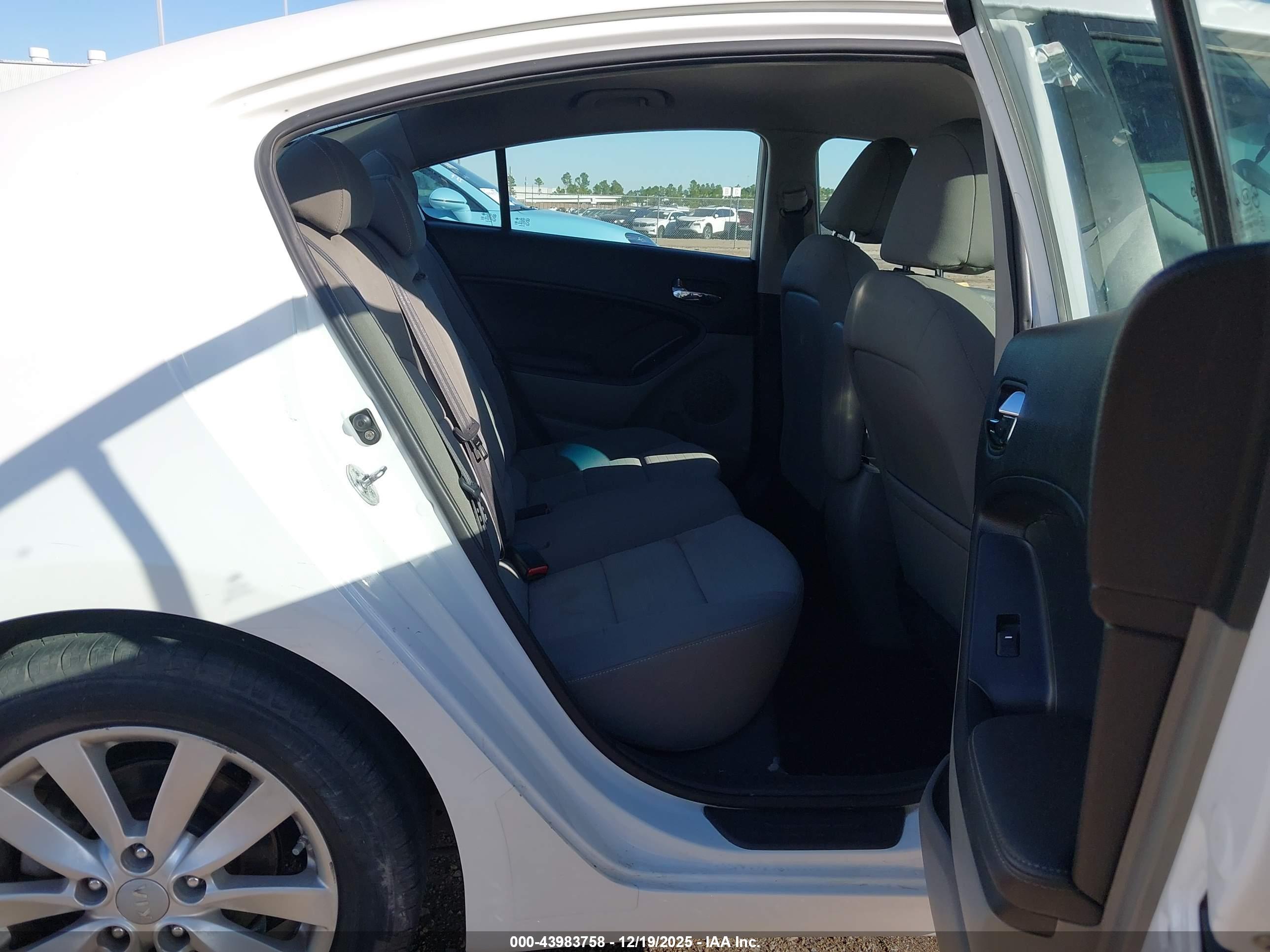 KIA FORTE image 8