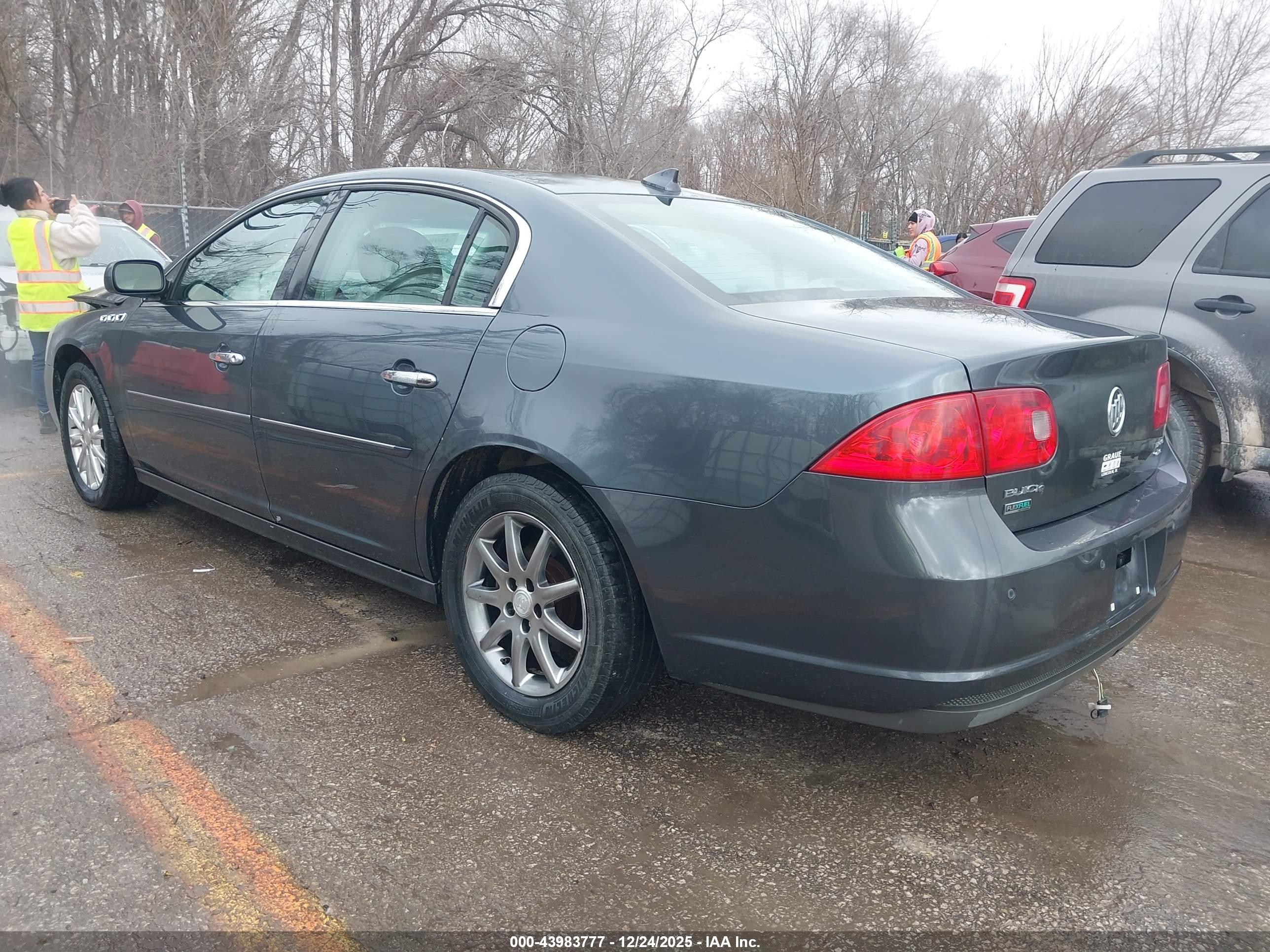 BUICK LUCERNE image 3