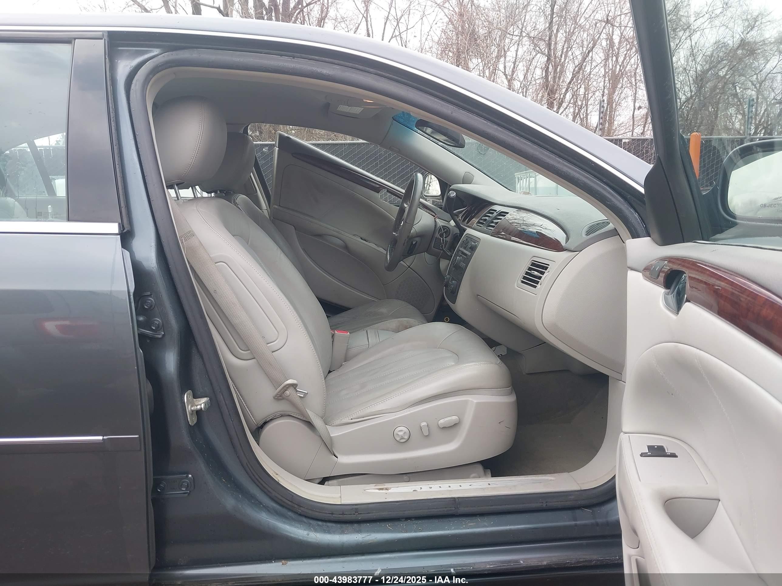 BUICK LUCERNE image 5