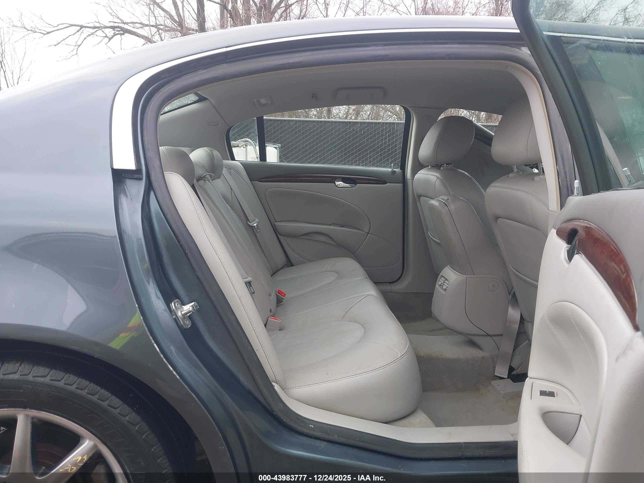 BUICK LUCERNE image 8