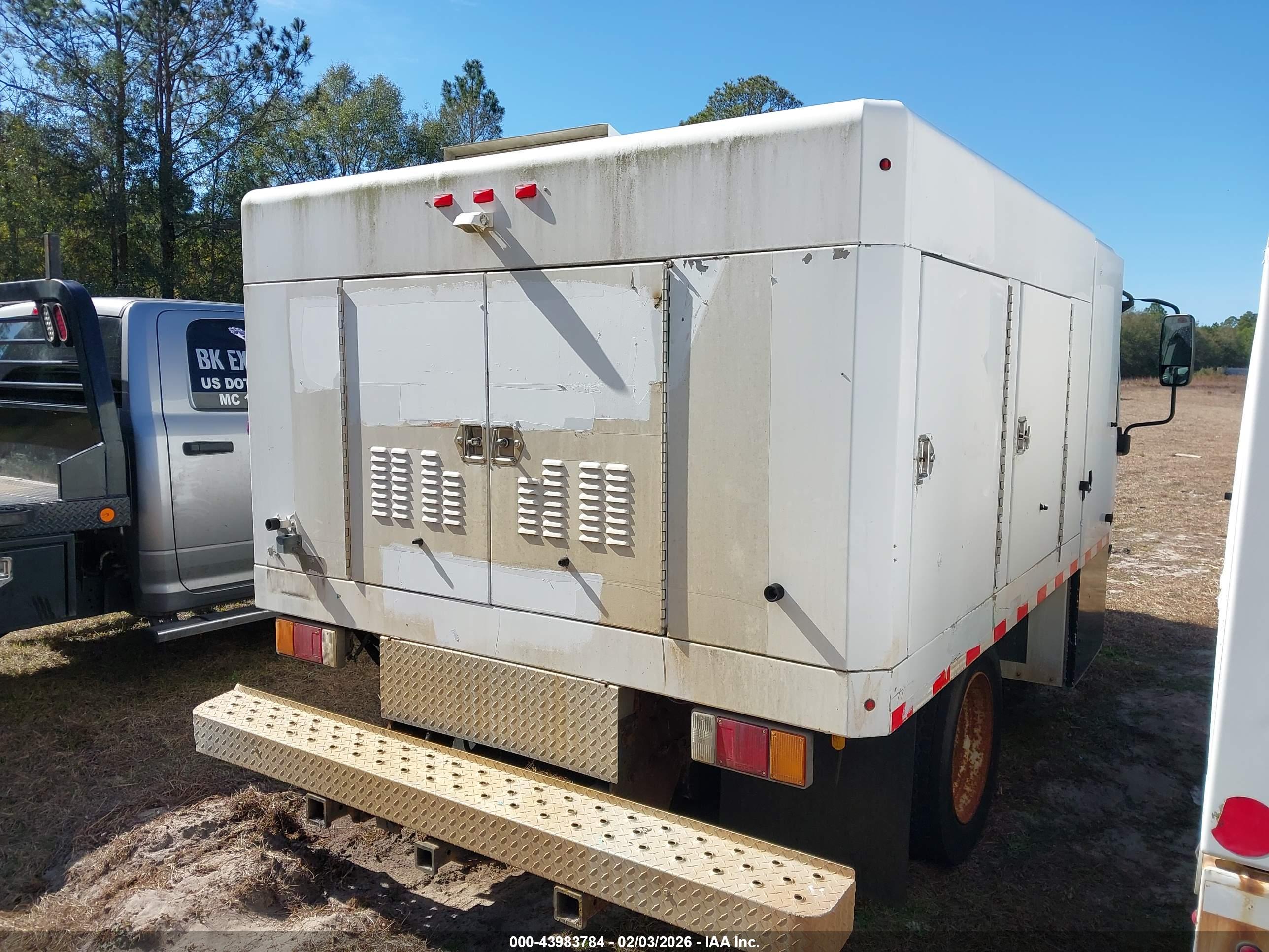 ISUZU NPR image 4