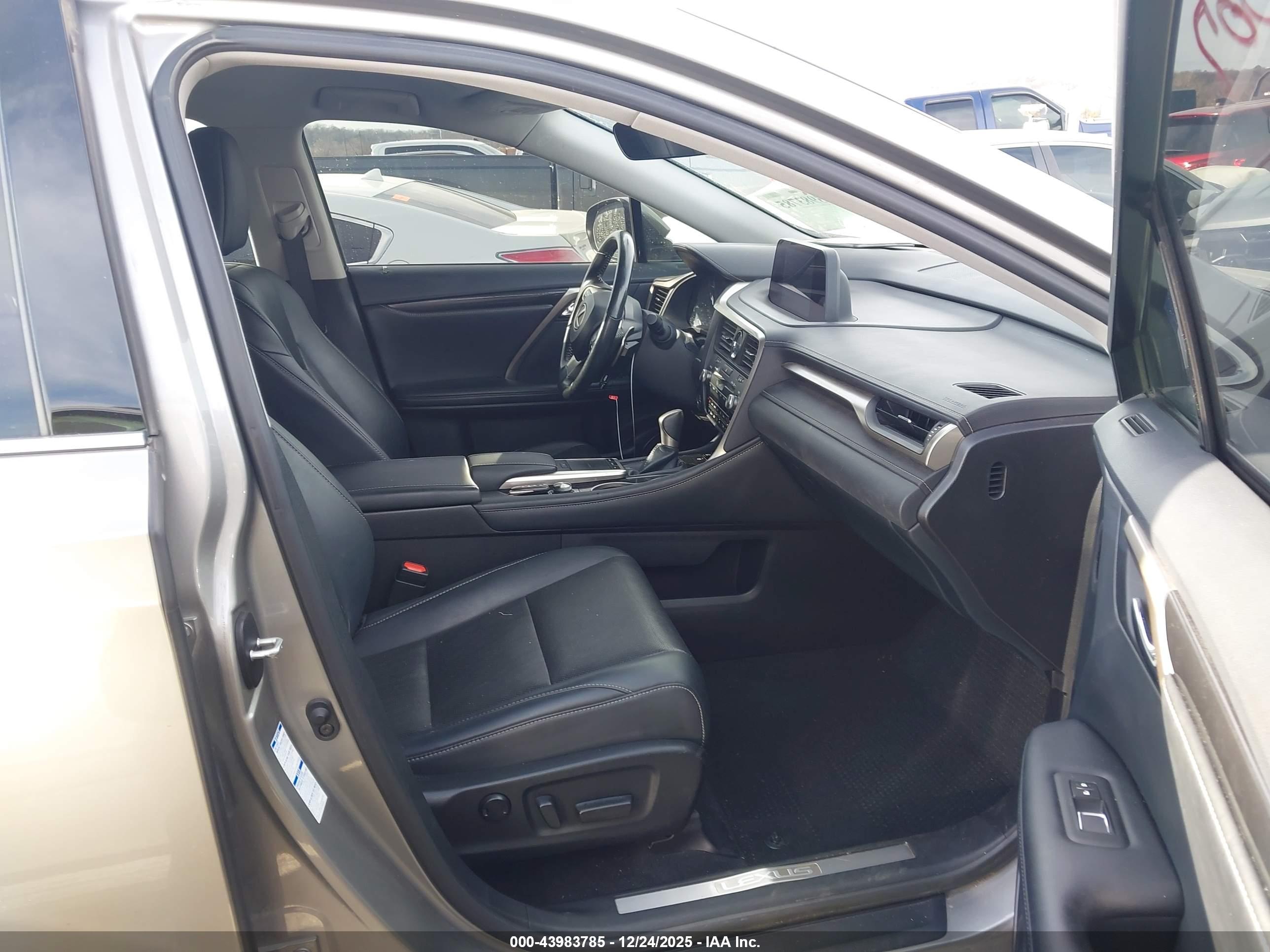 LEXUS RX image 5