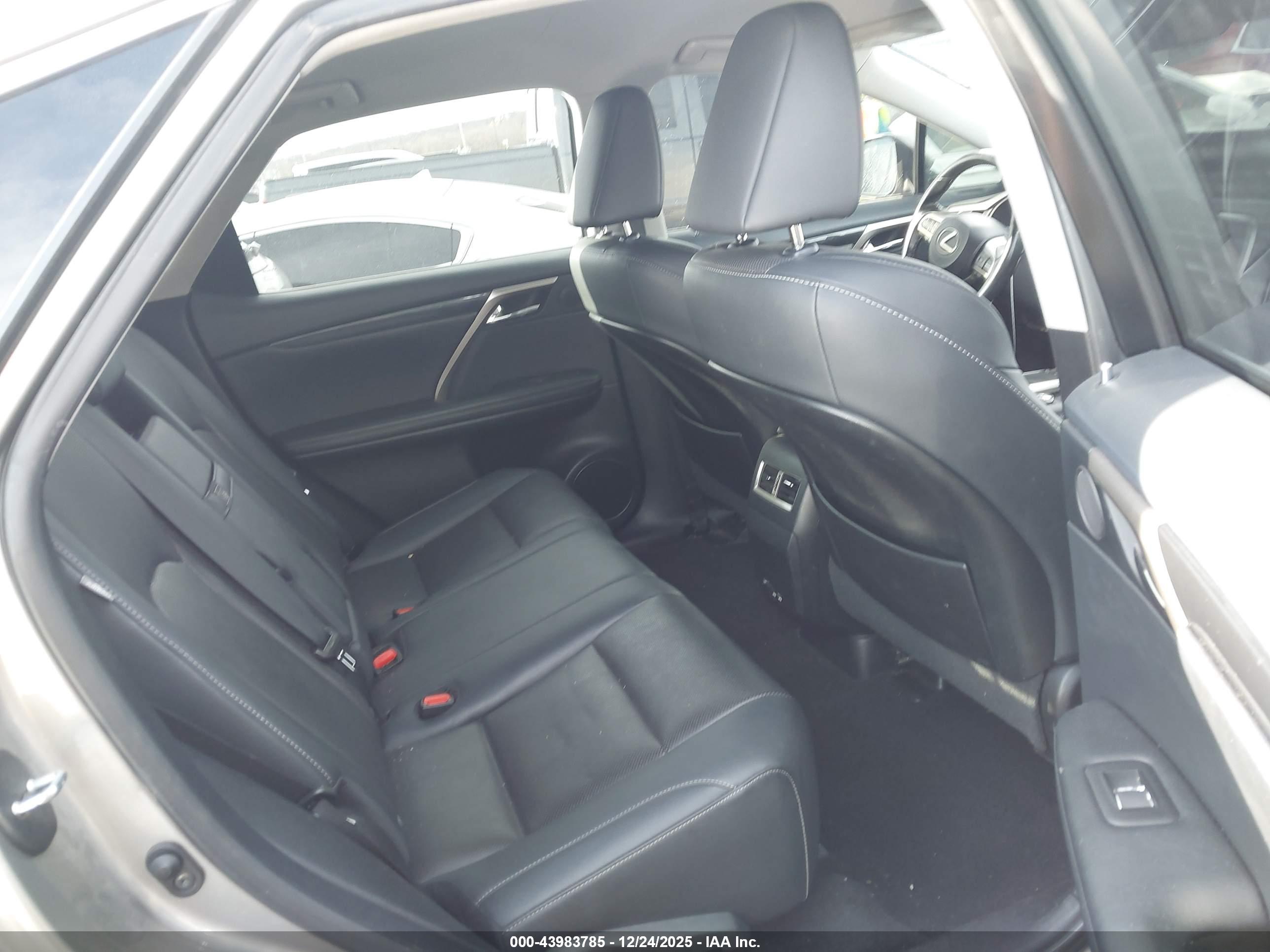 LEXUS RX image 8