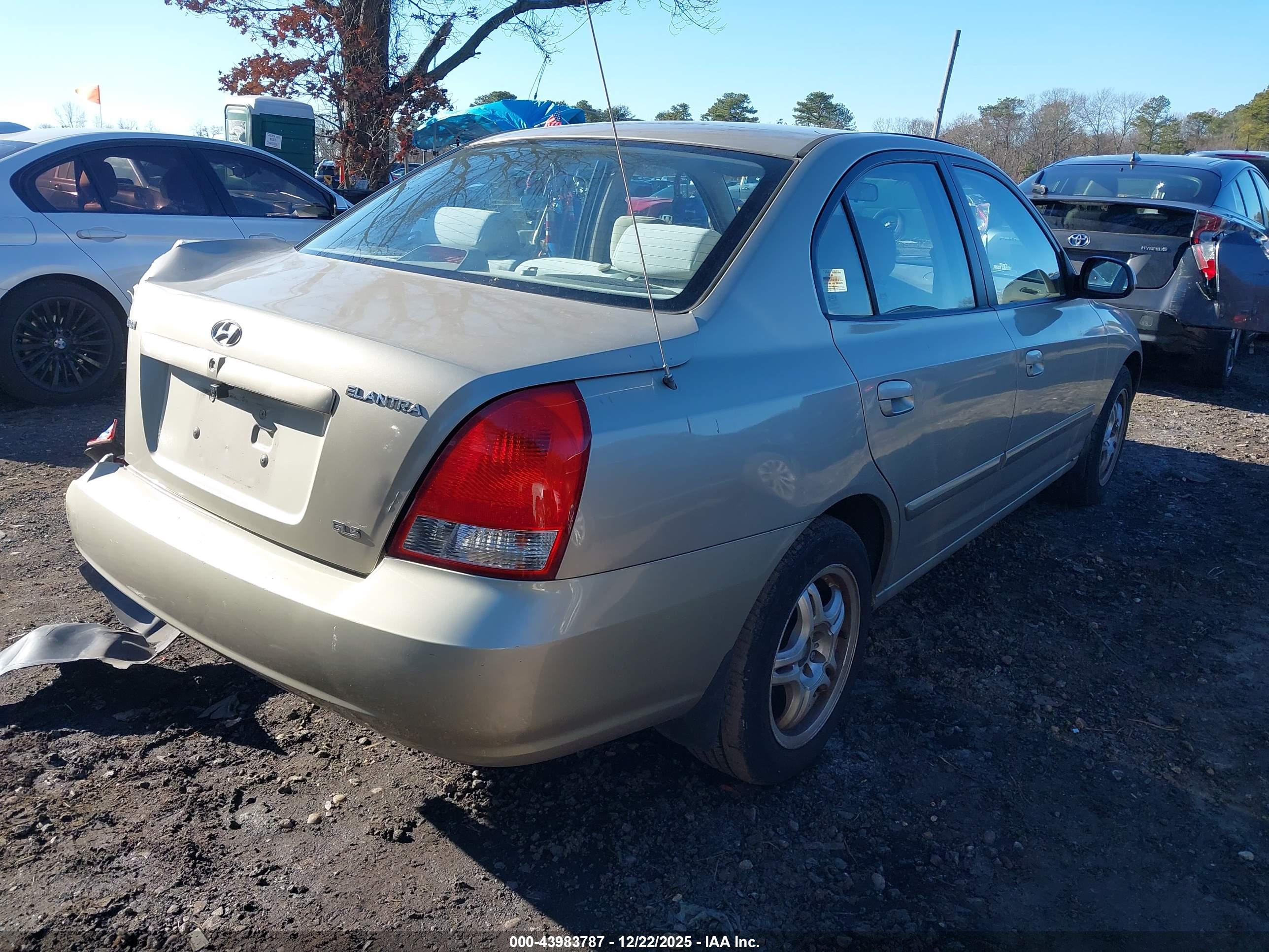 HYUNDAI ELANTRA image 4