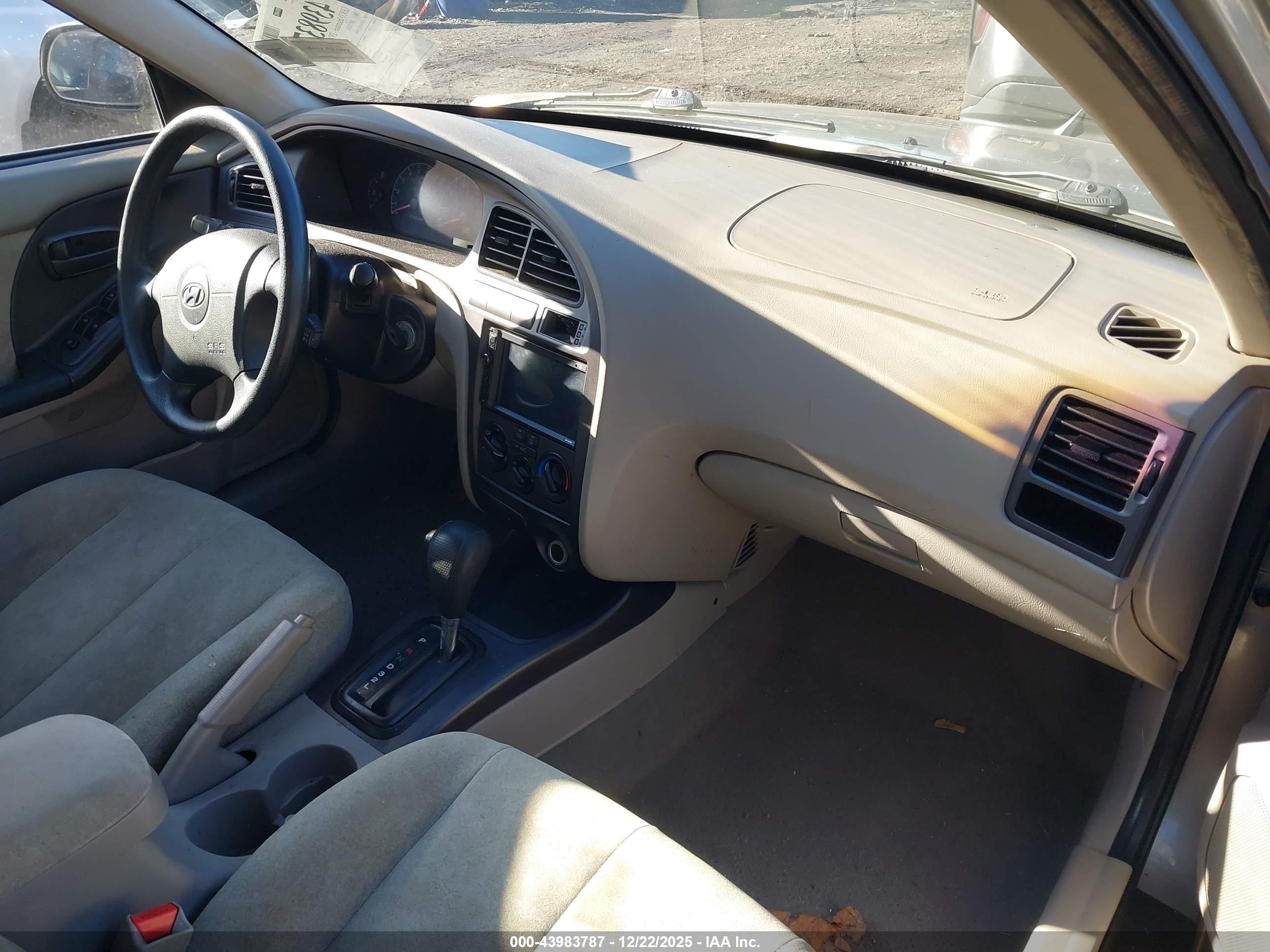 HYUNDAI ELANTRA image 5