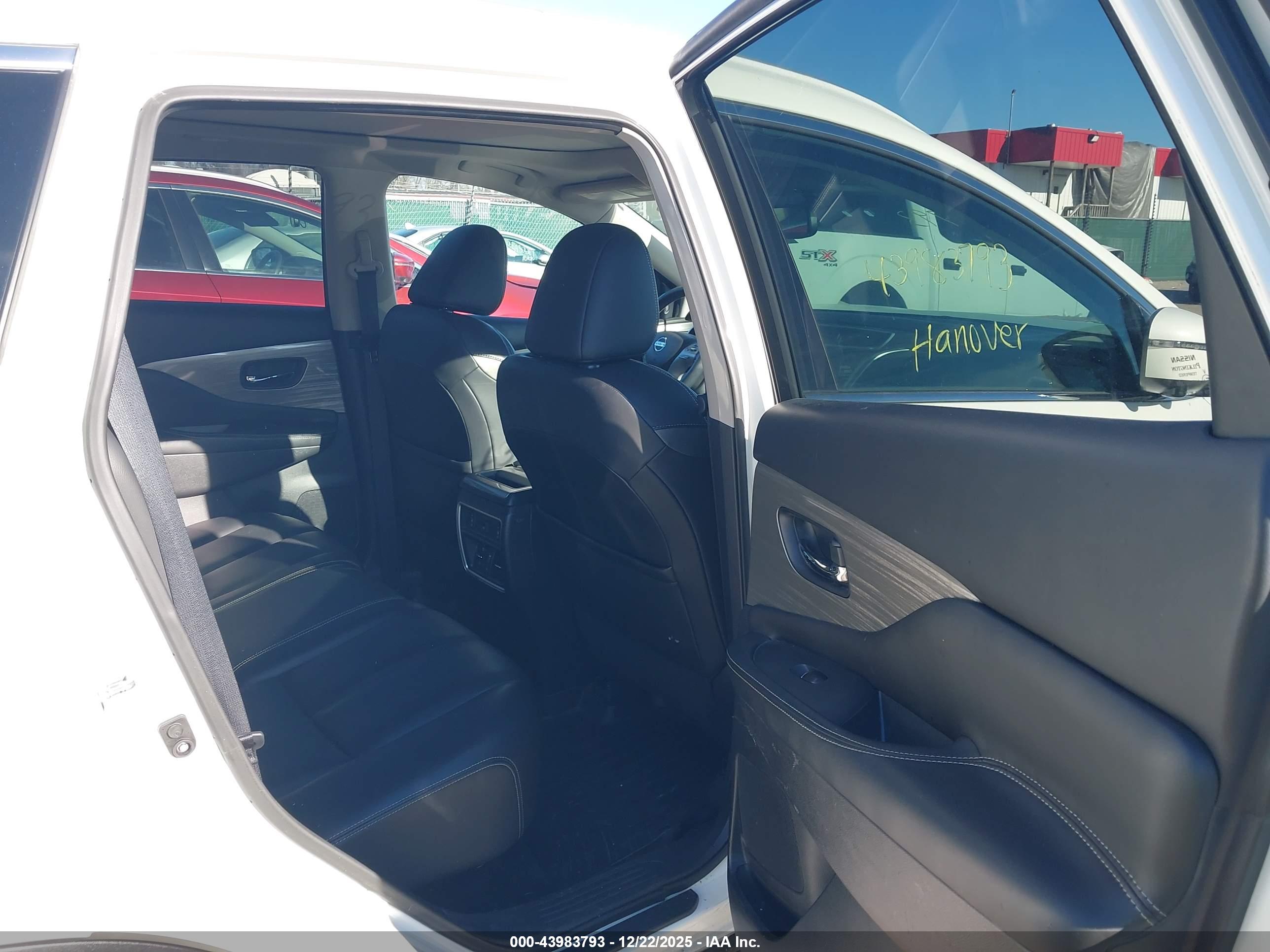 NISSAN MURANO image 8