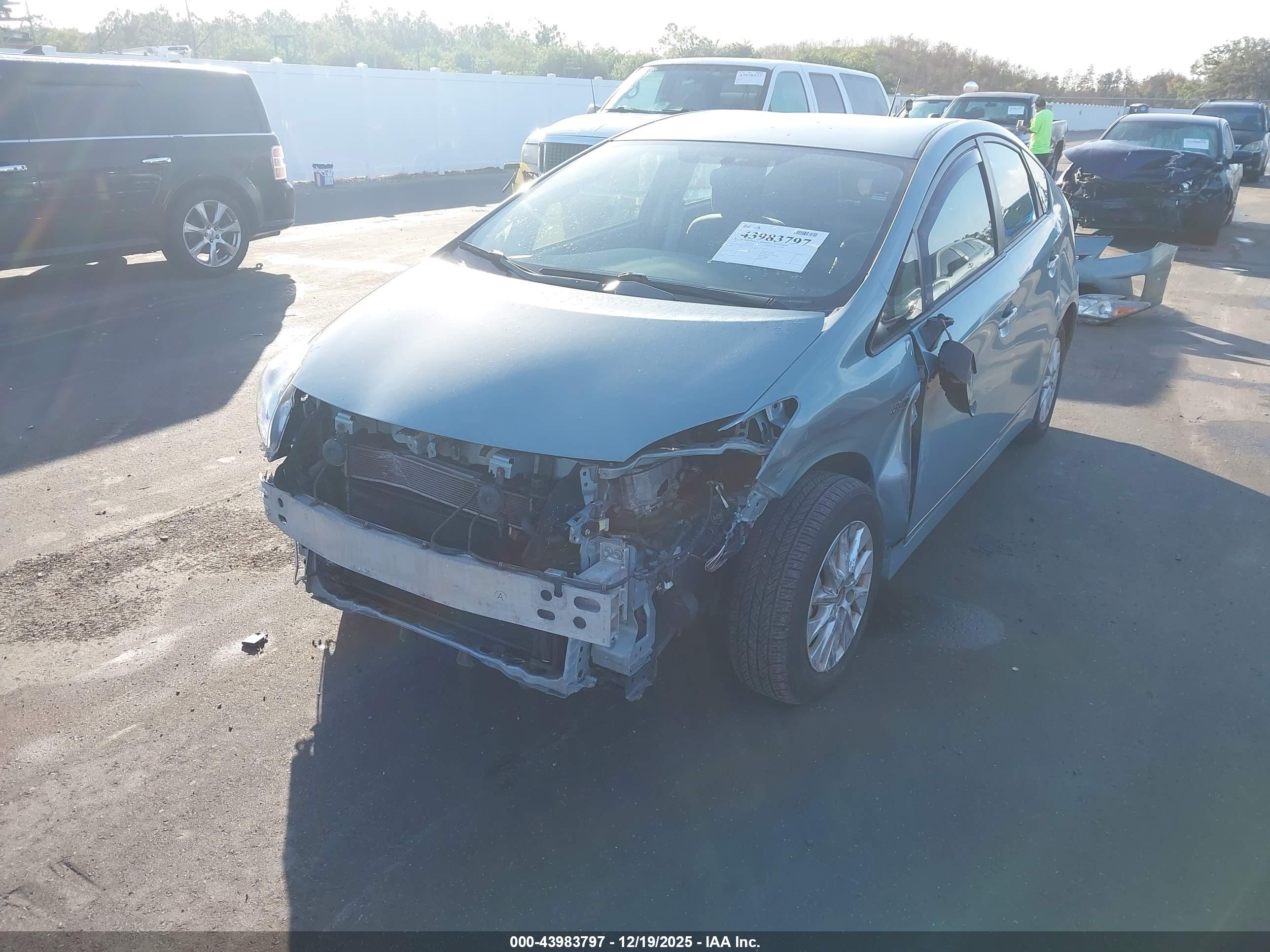 TOYOTA PRIUS image 2