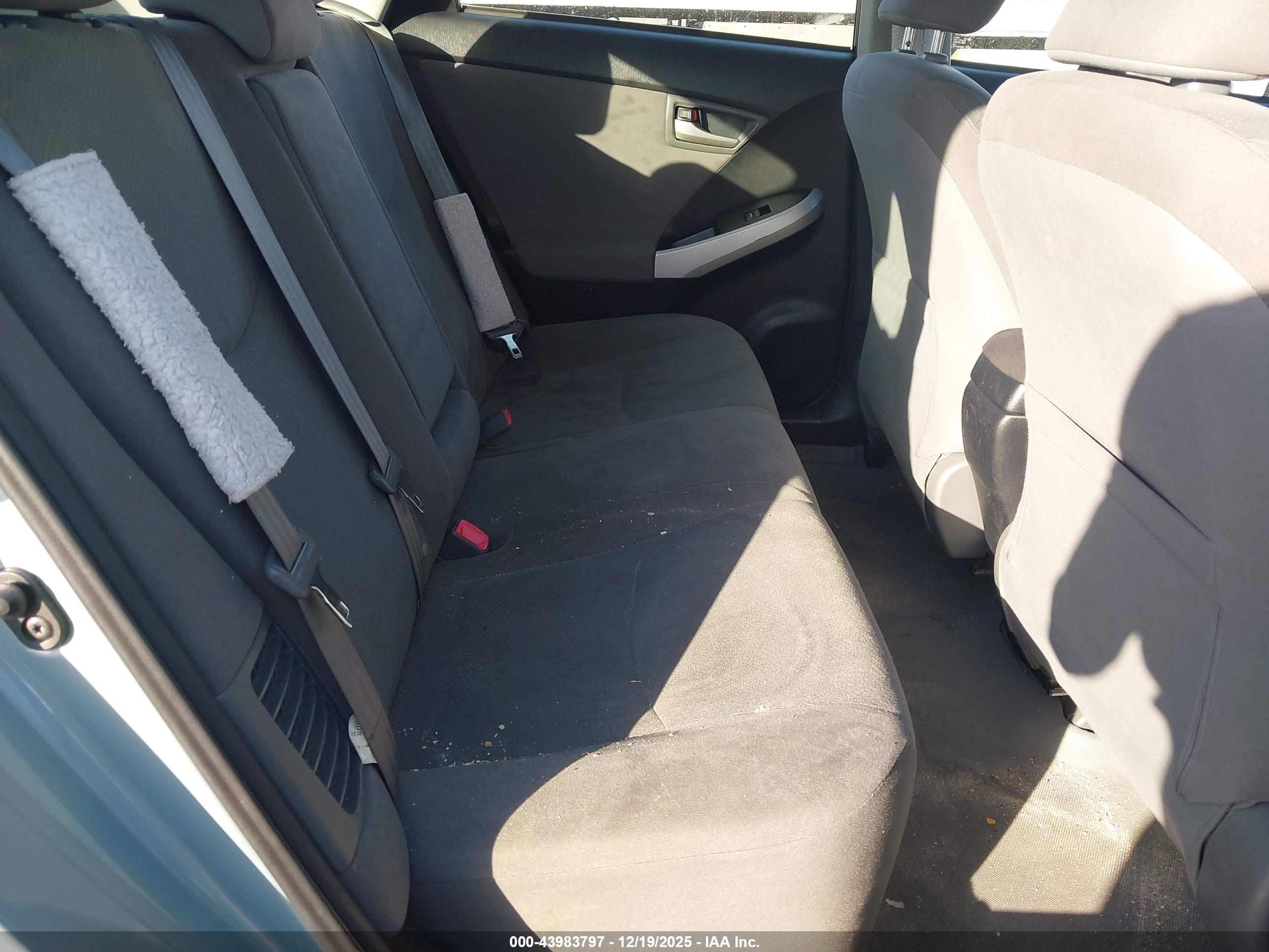 TOYOTA PRIUS image 8