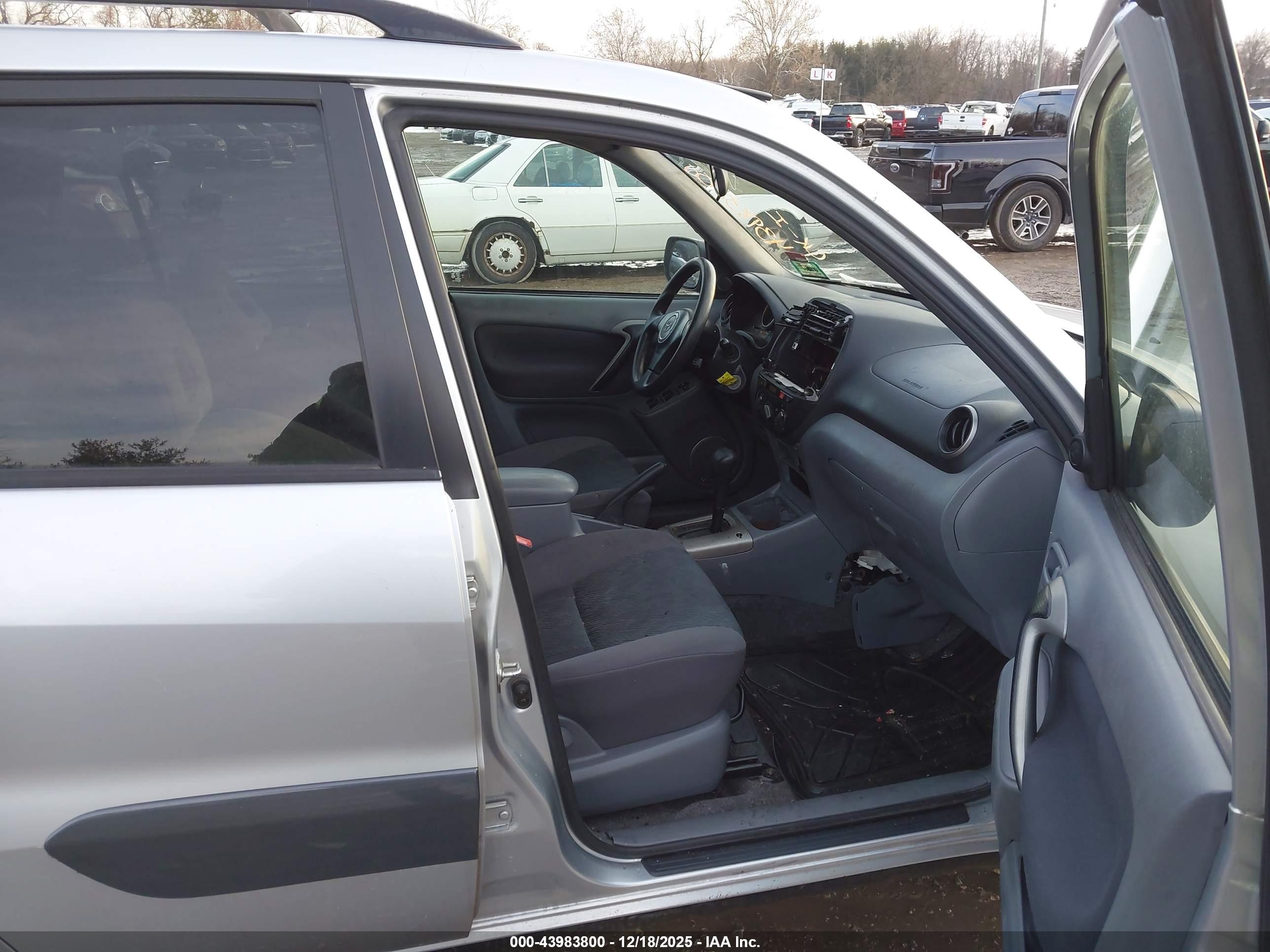 TOYOTA RAV4 image 5