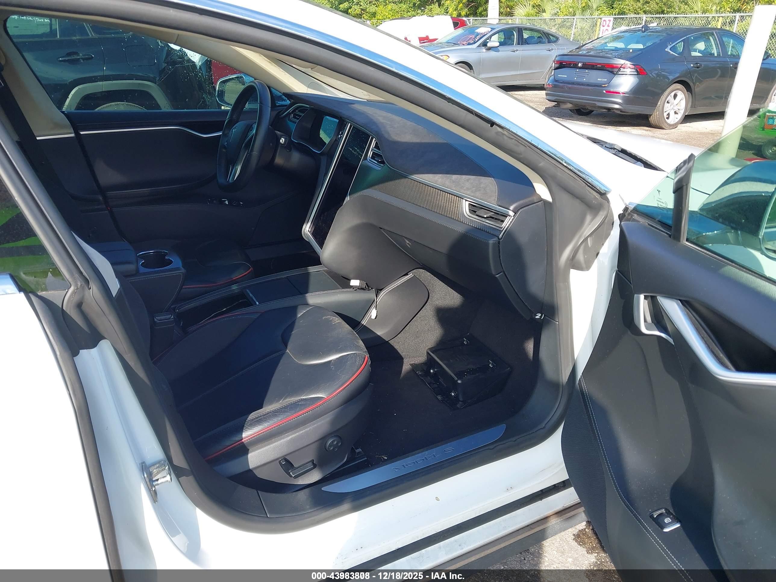 TESLA MODEL image 5