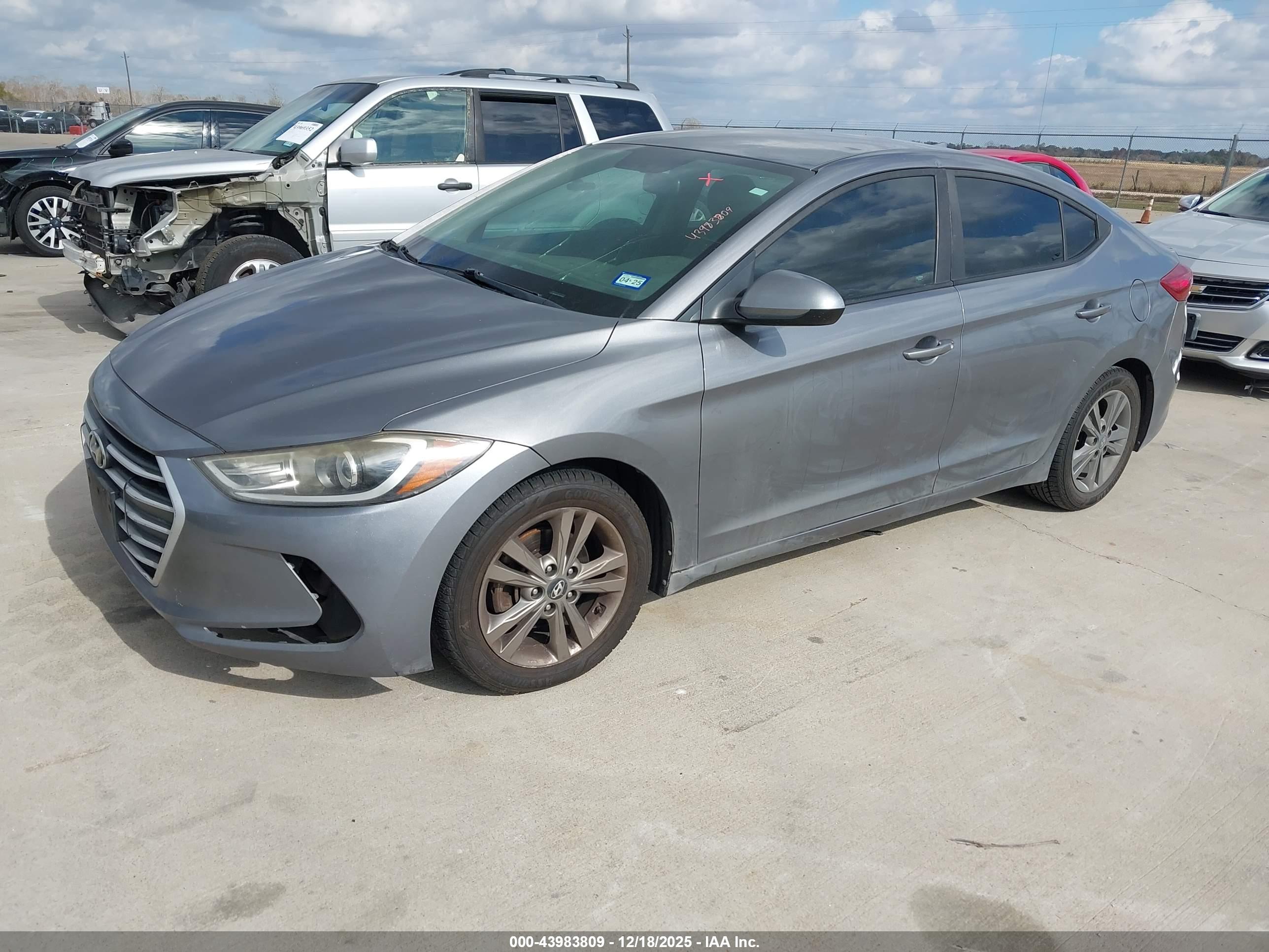HYUNDAI ELANTRA image 2
