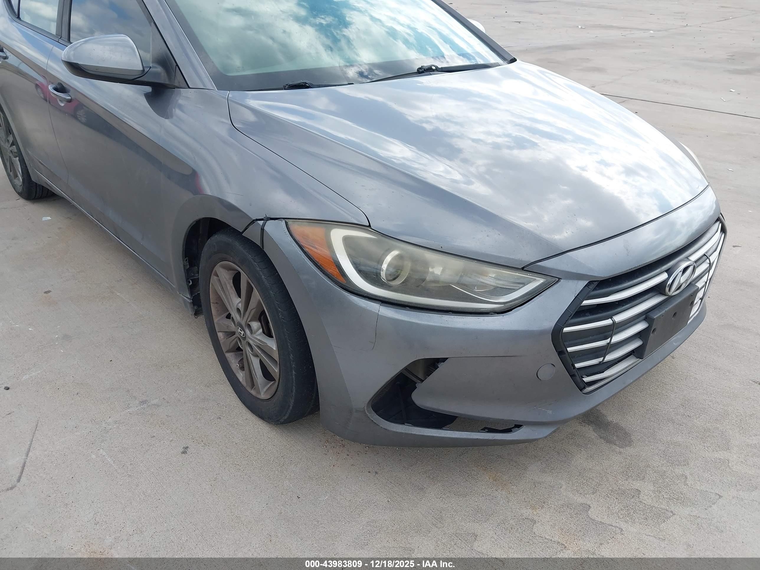 HYUNDAI ELANTRA image 6