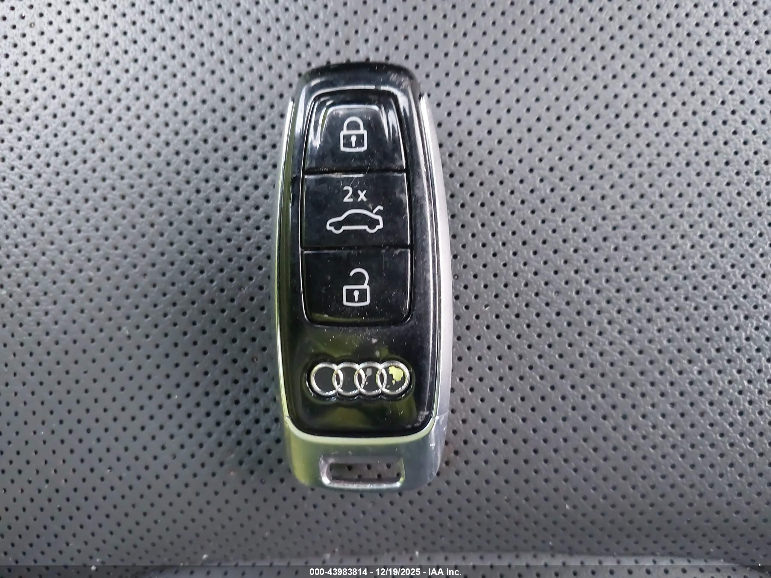 AUDI Q8 image 11