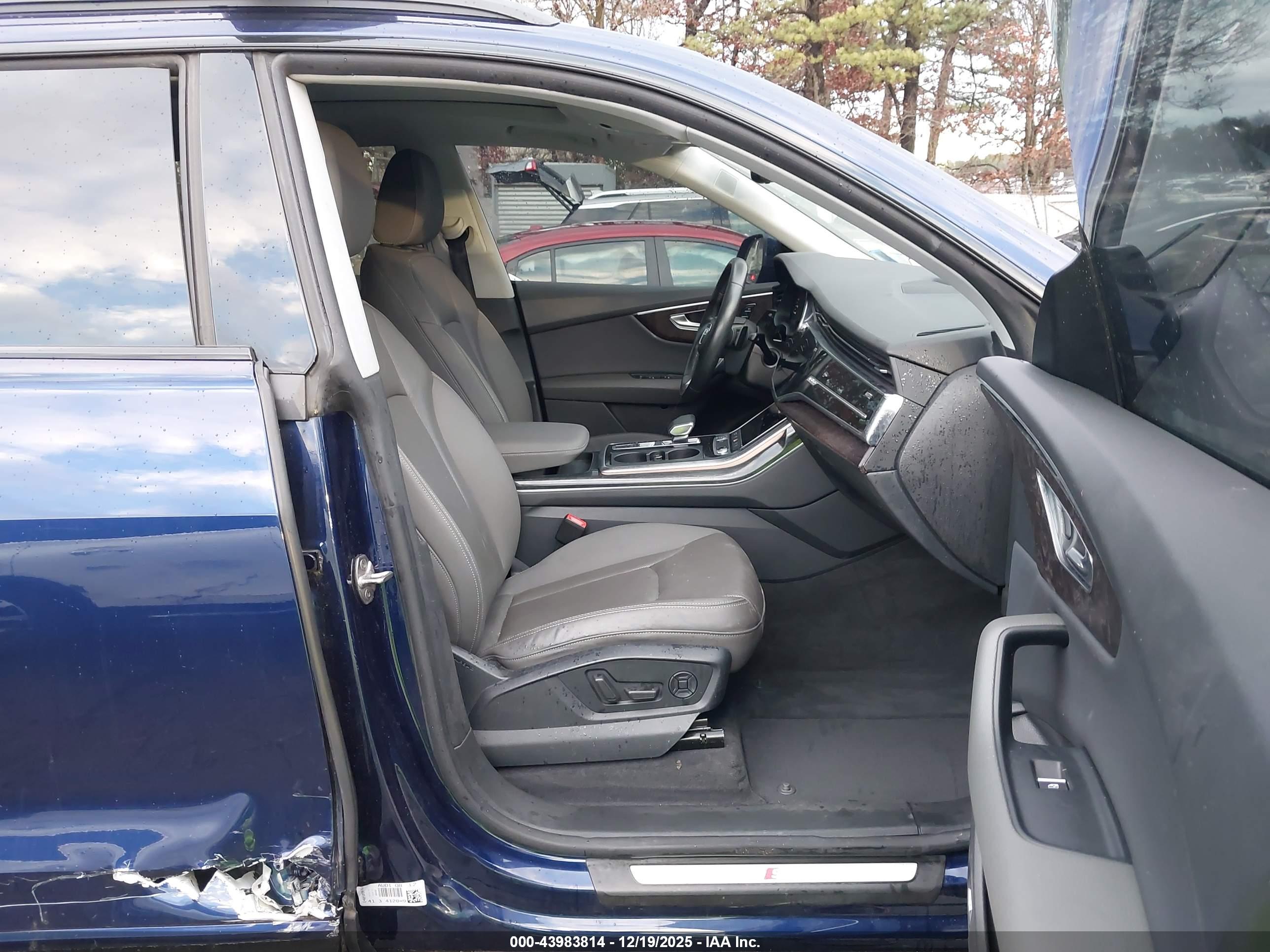 AUDI Q8 image 5