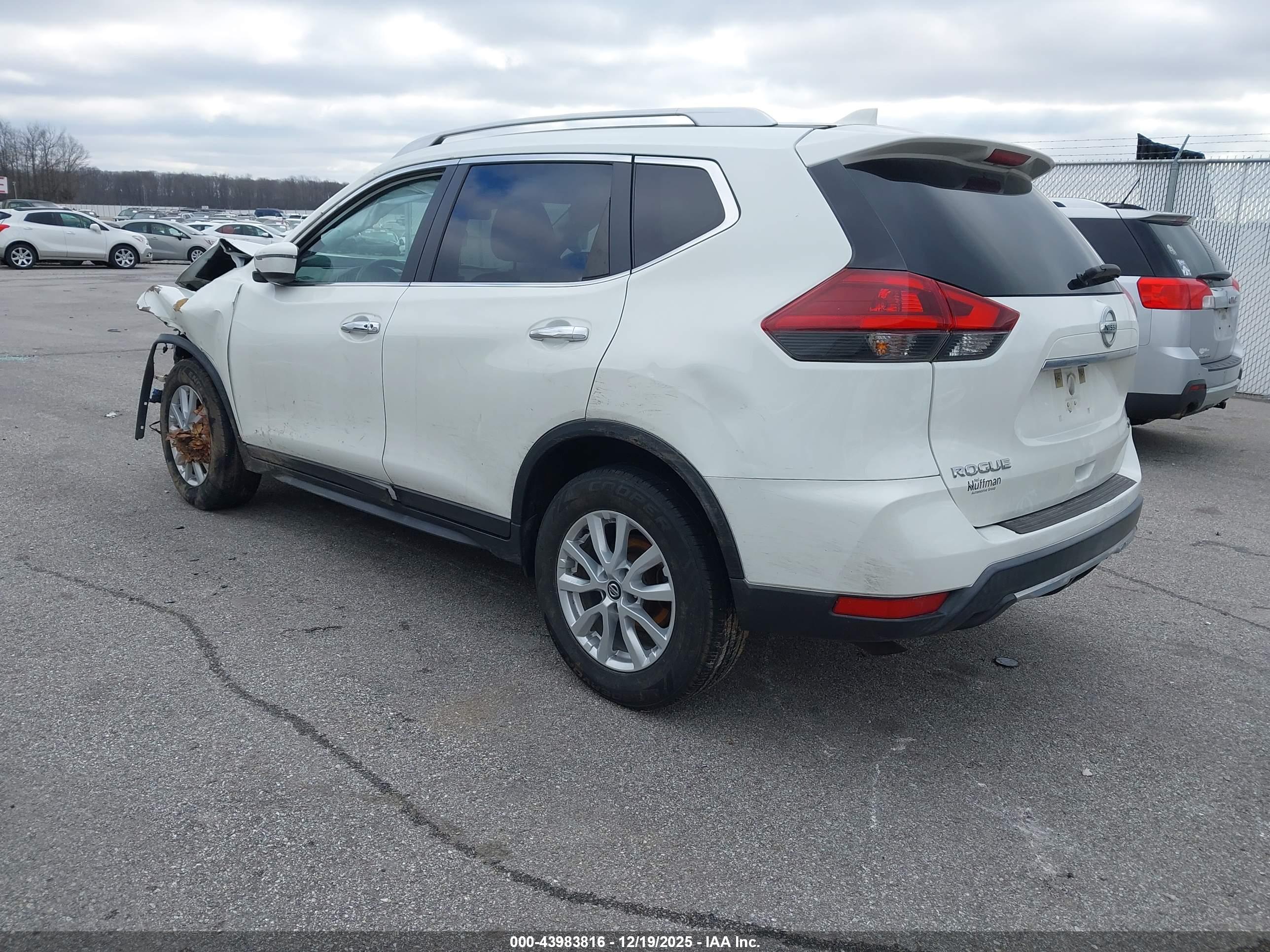 NISSAN ROGUE image 3