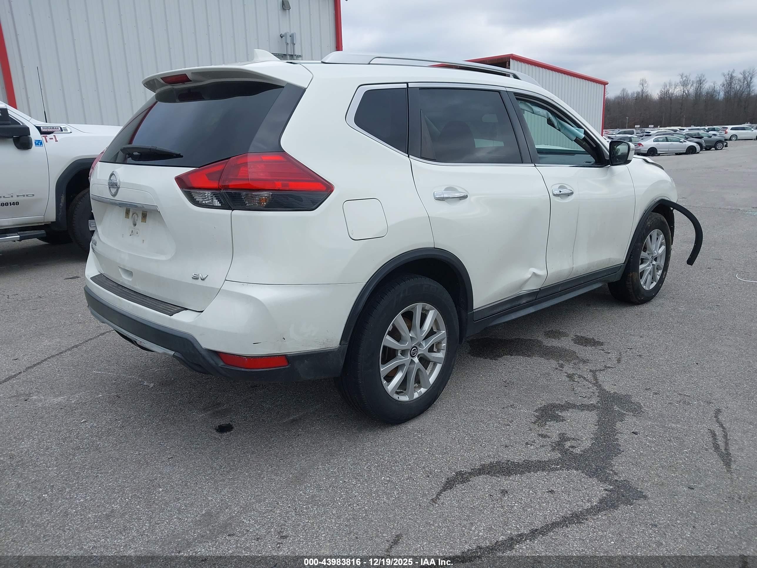 NISSAN ROGUE image 4