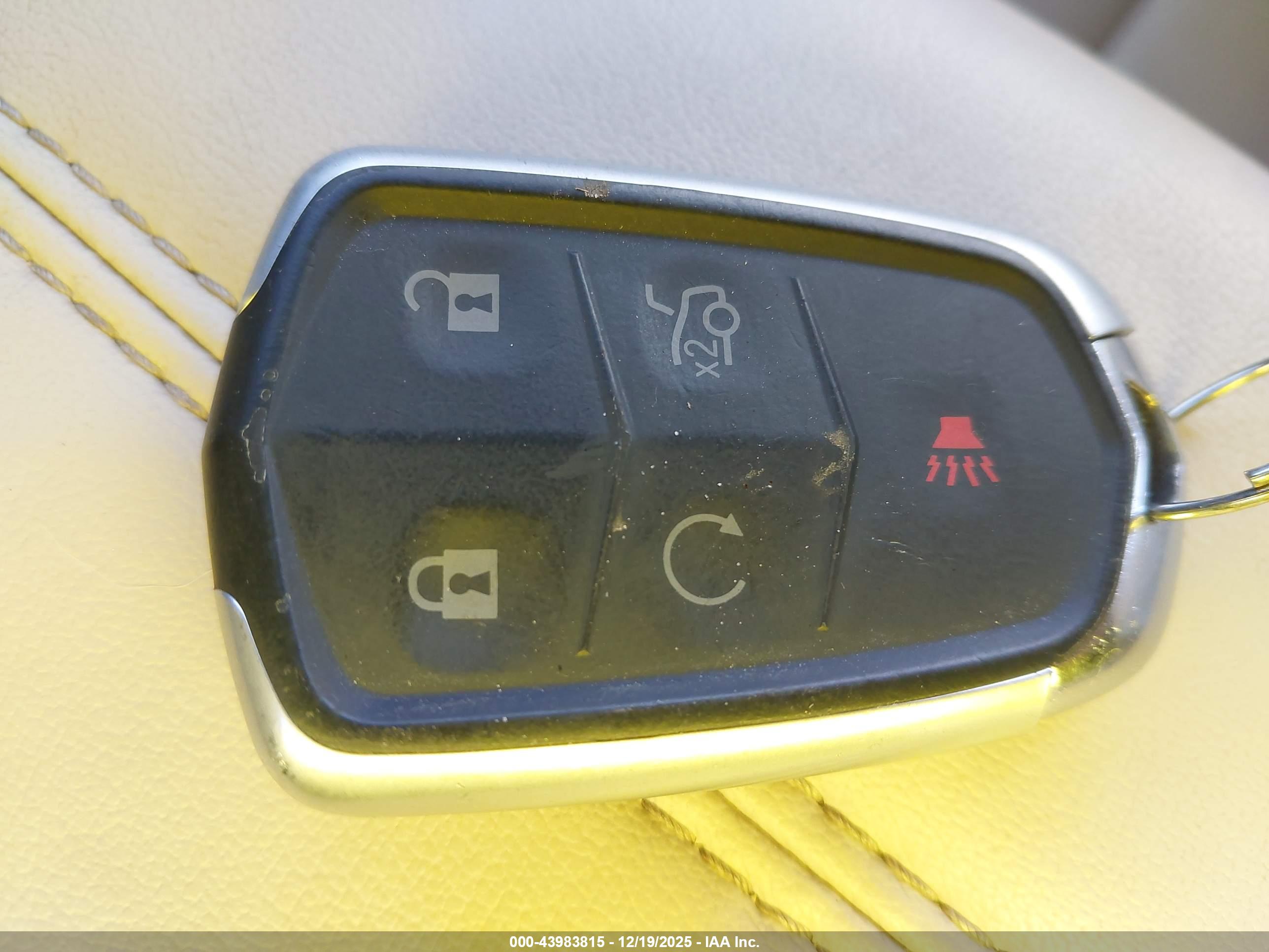 CADILLAC XTS image 11