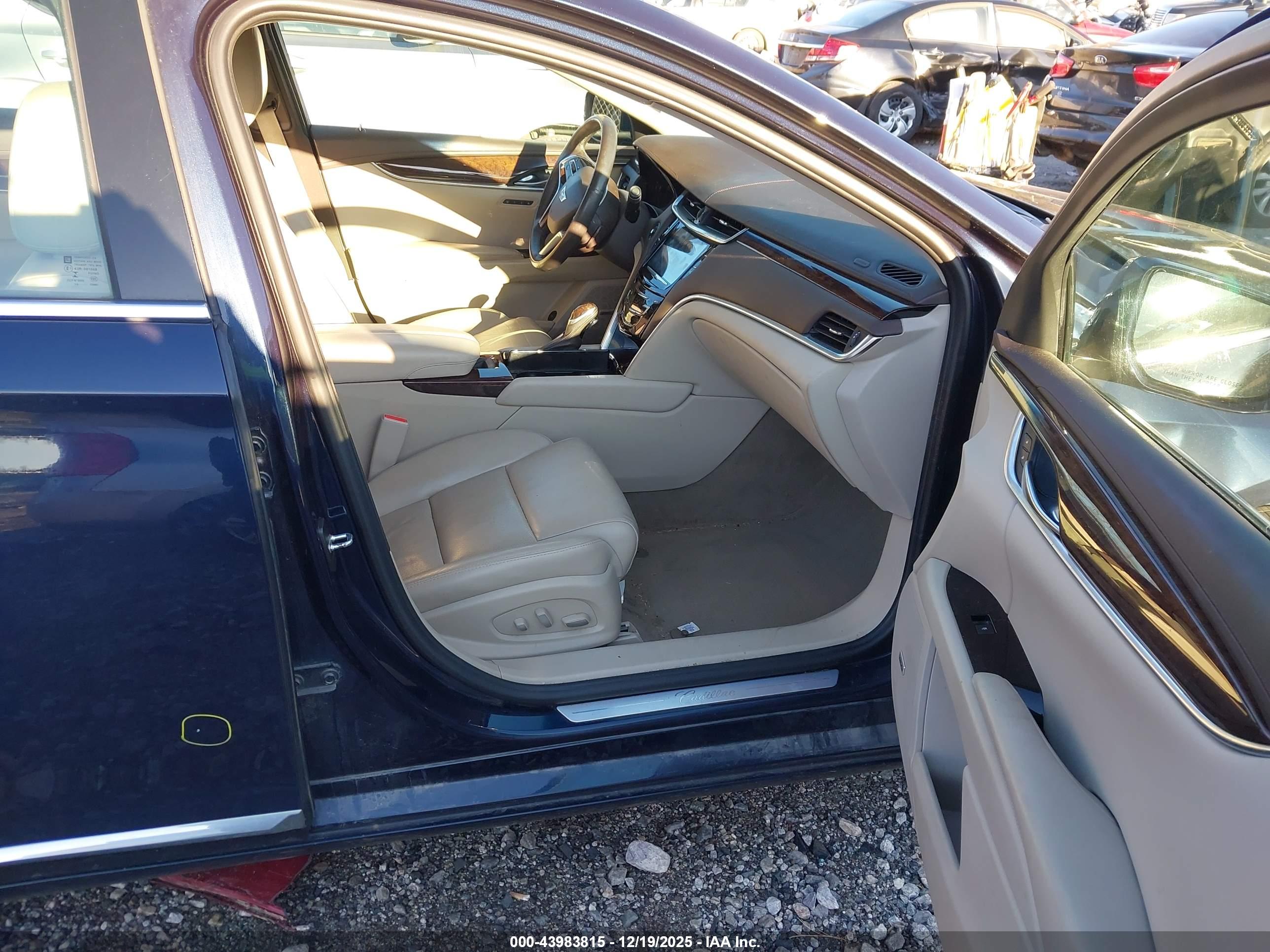 CADILLAC XTS image 5