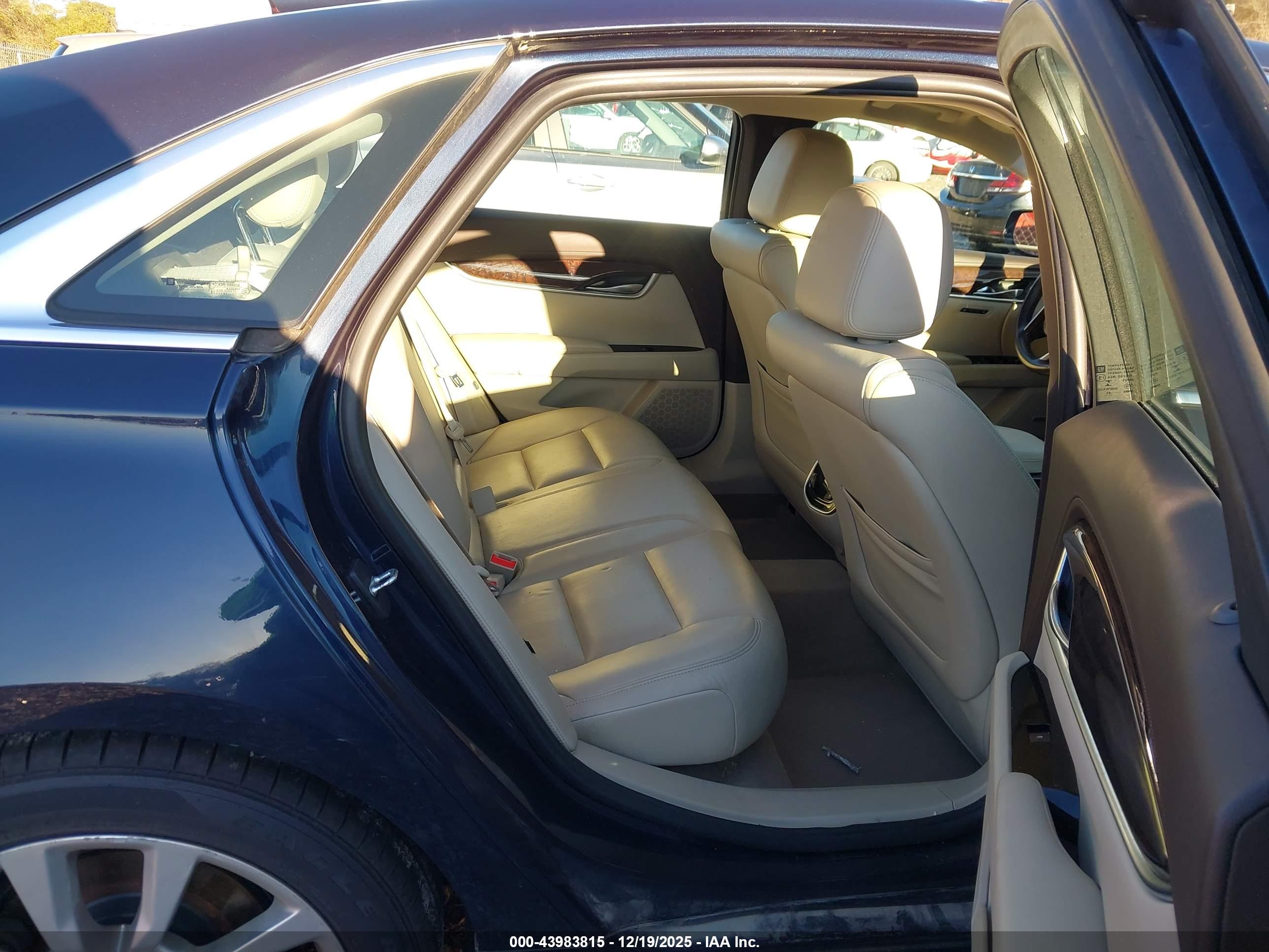 CADILLAC XTS image 8