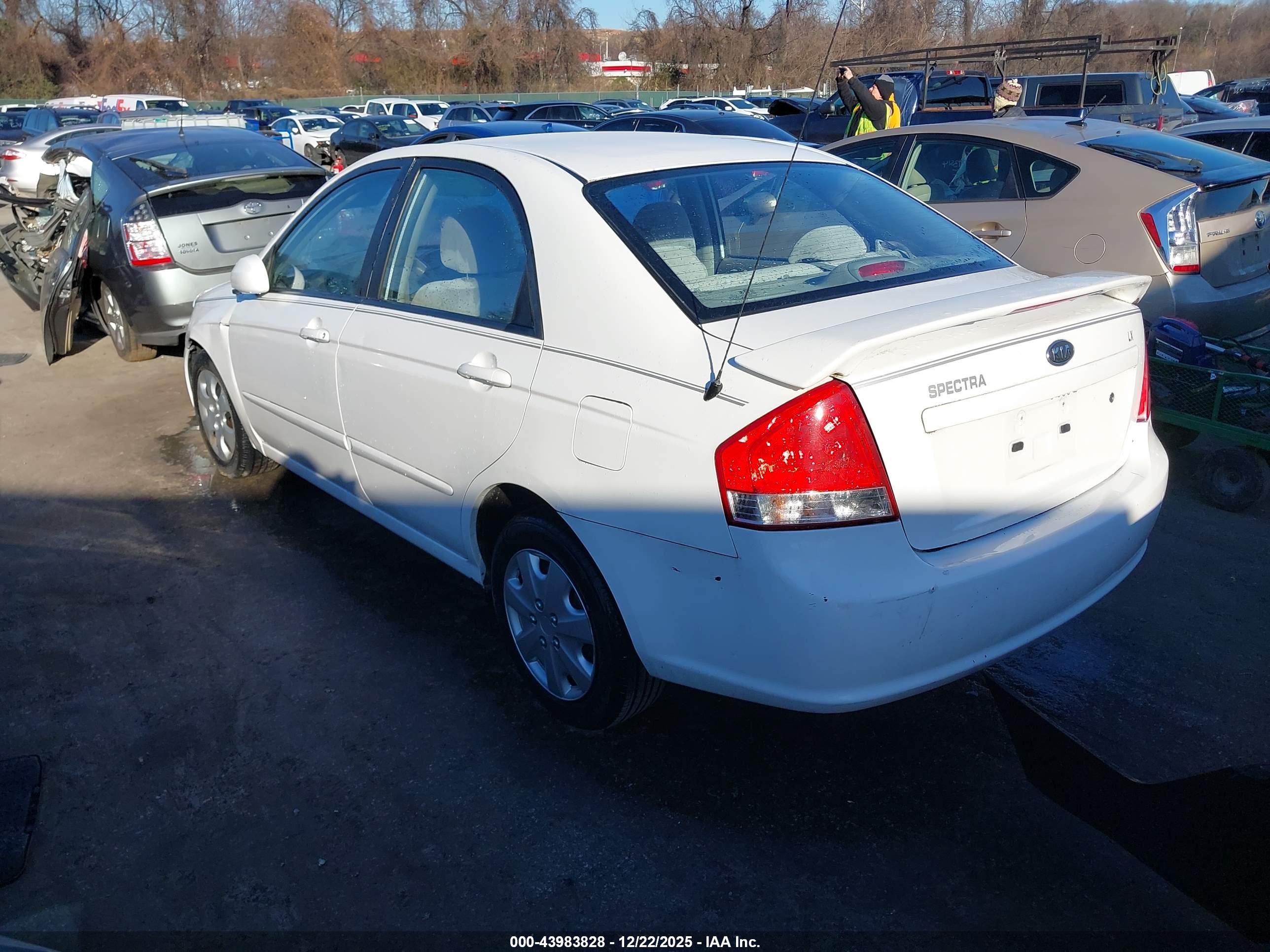 KIA SPECTRA image 3