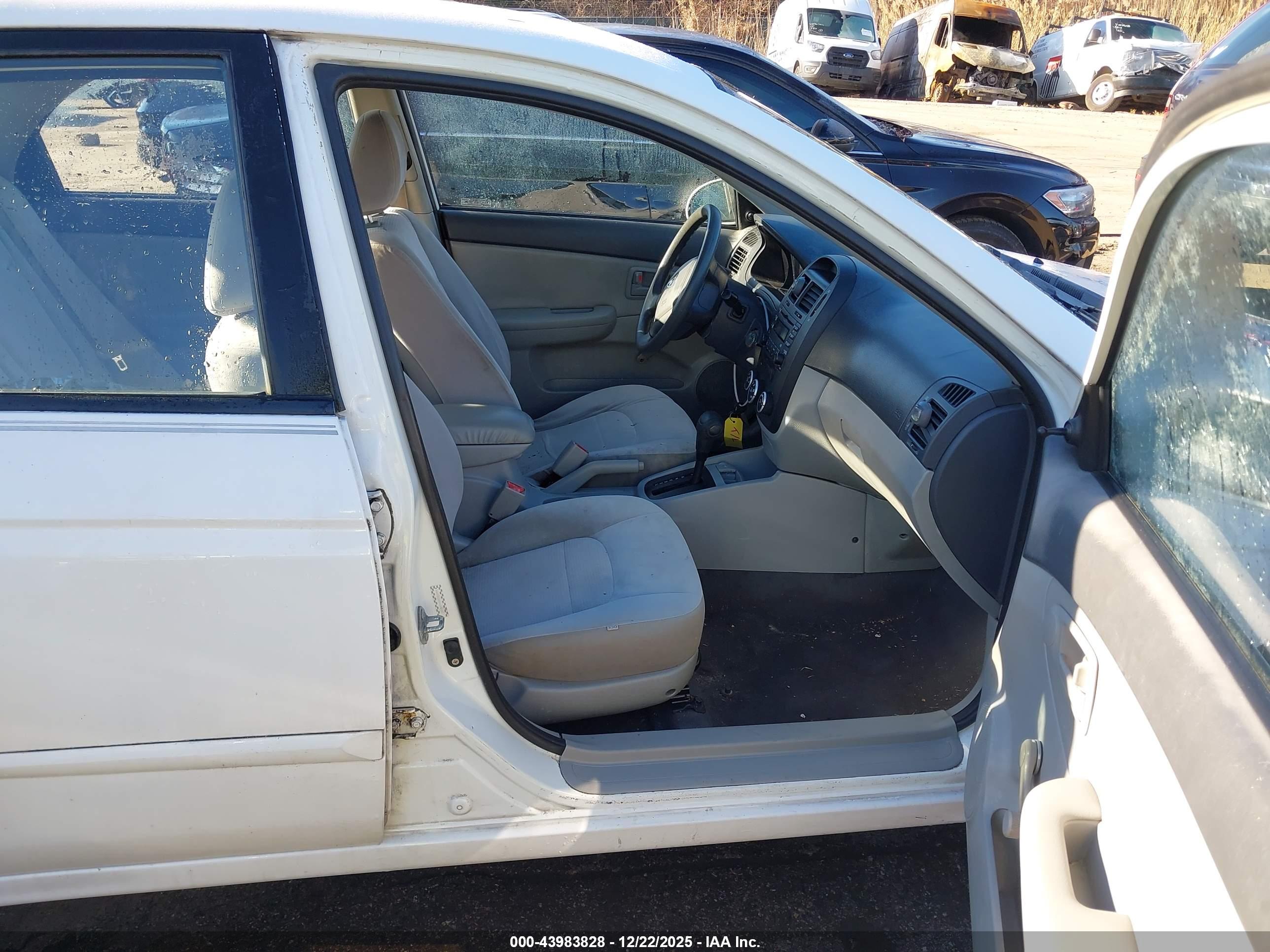 KIA SPECTRA image 5