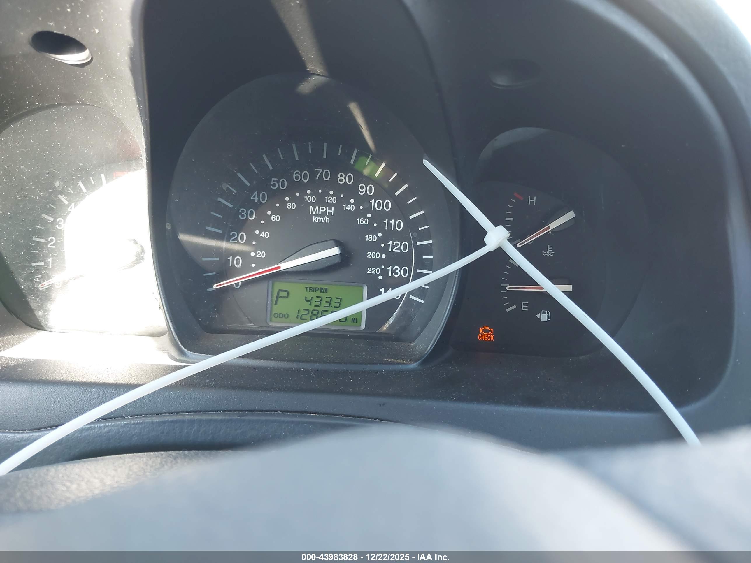 KIA SPECTRA image 7