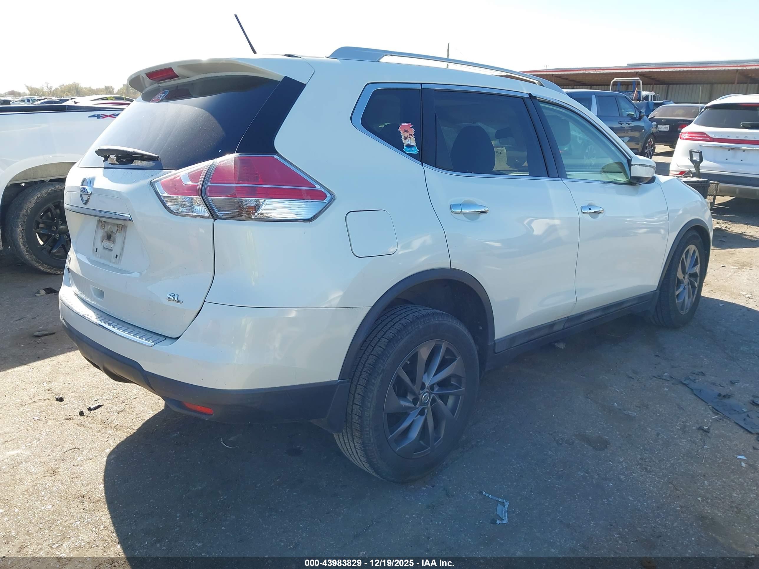 NISSAN ROGUE image 4