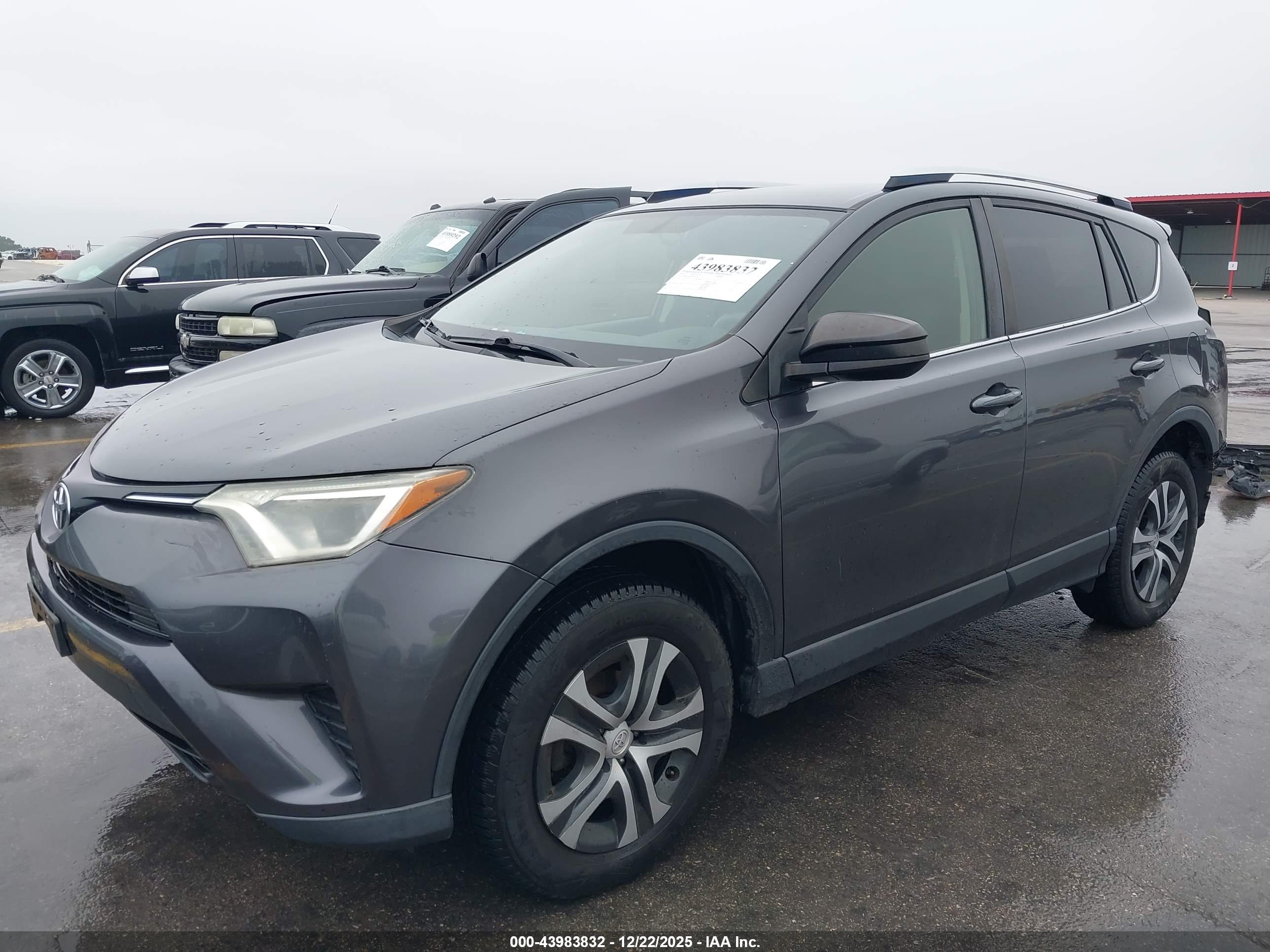 TOYOTA RAV4 image 2
