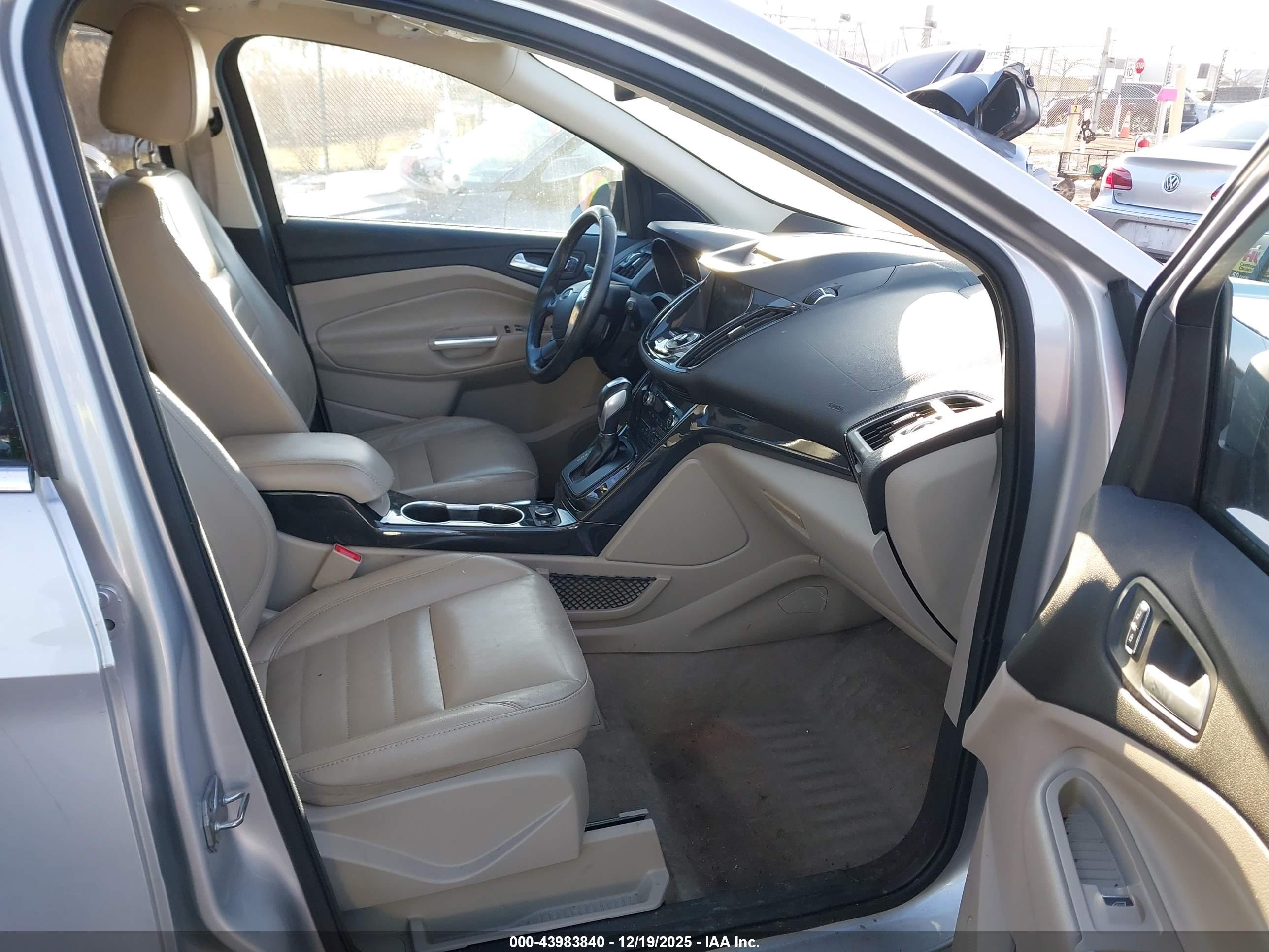FORD ESCAPE image 5